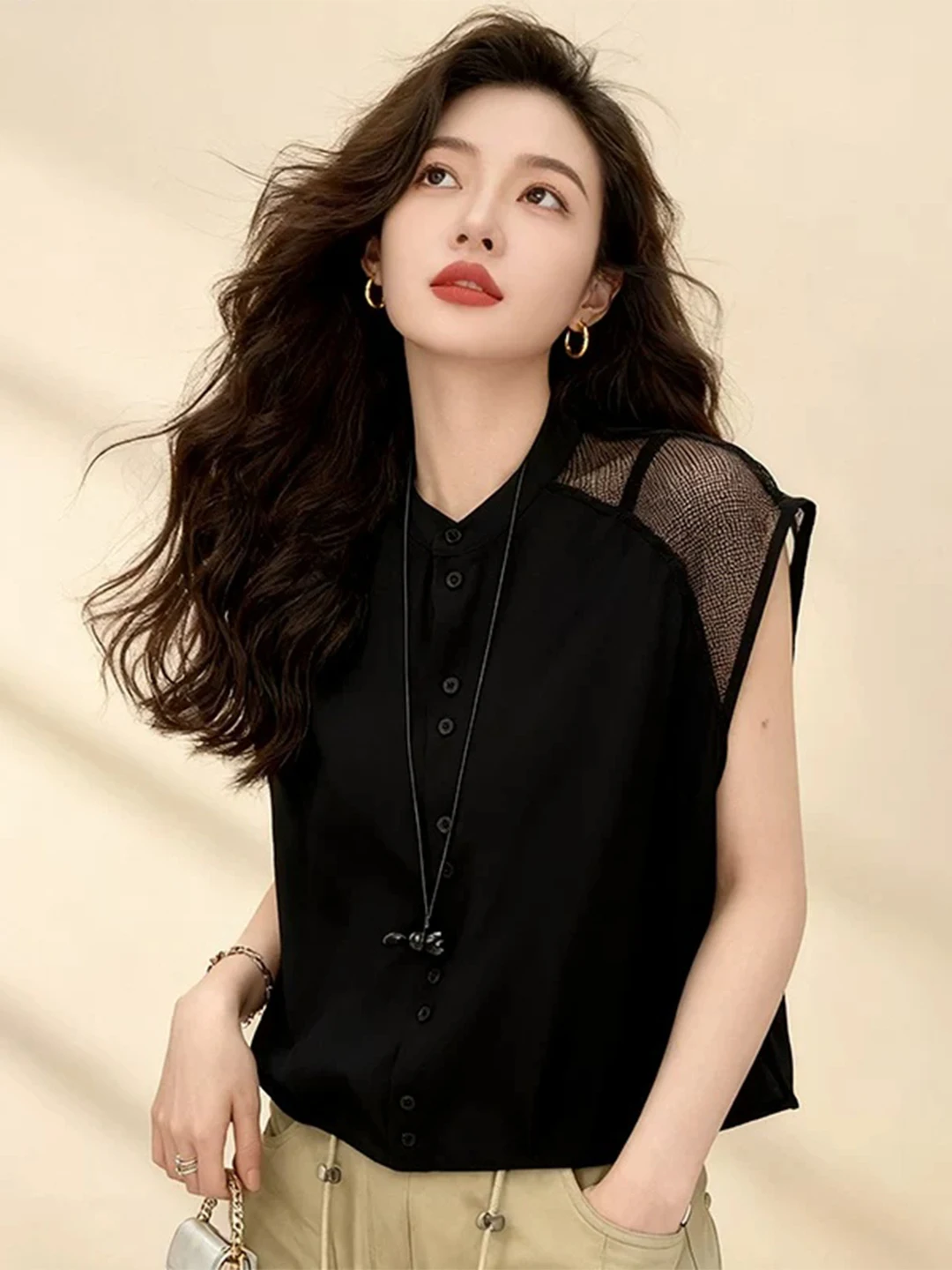 Fashionable Black Short Sleeve Patchwork Single Button Design Top Korean Style Straight Cut Silk Women's Summer Shirt
Fashionable Black Short Sleeve Patchwork Single Button Design Top Korean Style Straight Cut Silk Women's Summer Shirt