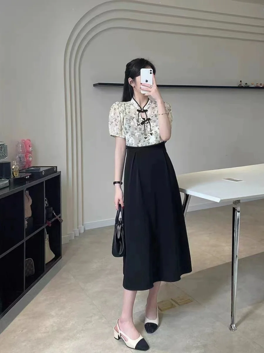 Новый трендовый летний женский комплект для чаепития в китайском стиле: дизайнерский комплект-накидка с бретельками, модный и стильный.
Новый трендовый летний женский комплект для чаепития в китайском стиле: дизайнерский комплект-накидка с бретельками, модный и стильный.