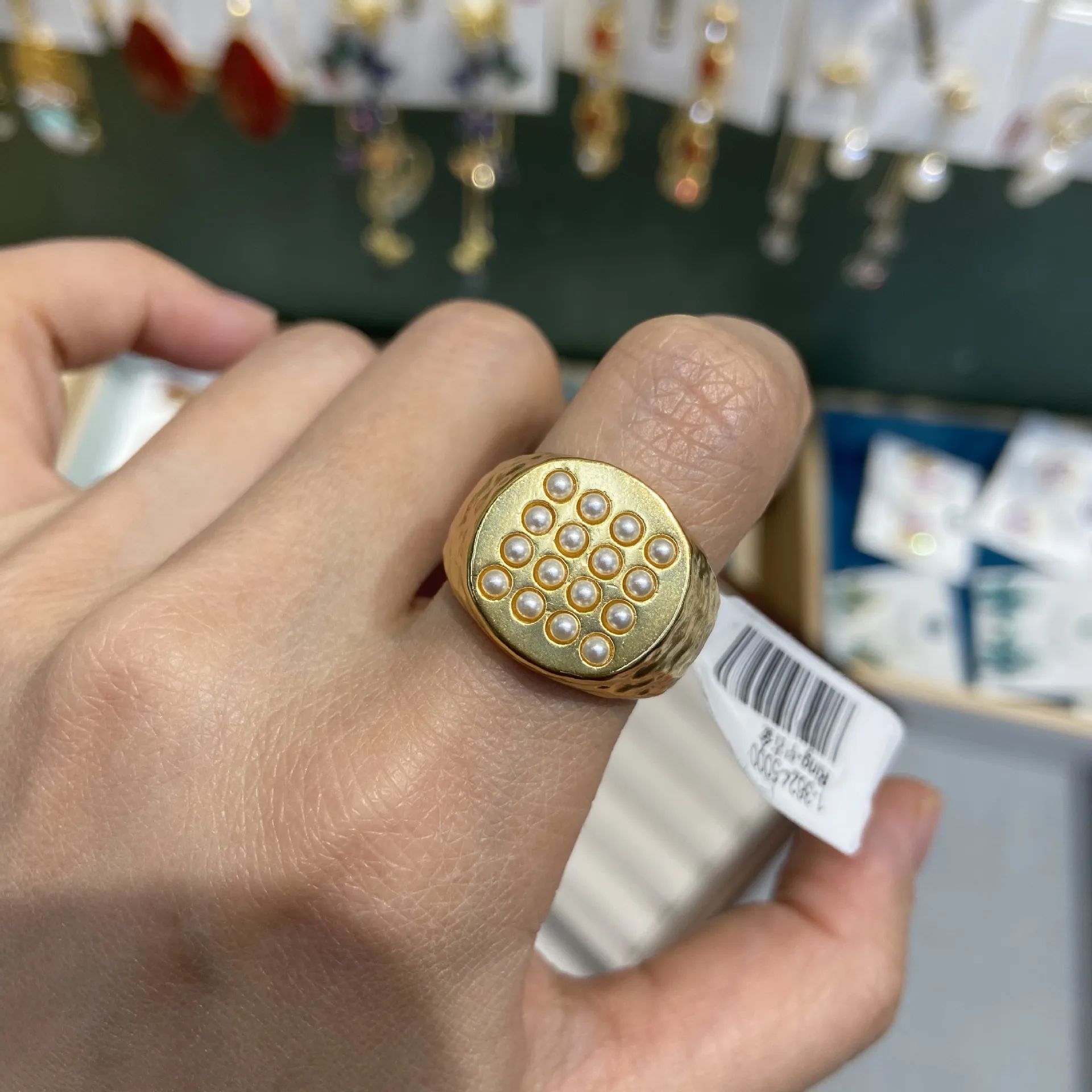 women ring metal gold color vintage jewelry
women ring metal gold color vintage jewelry