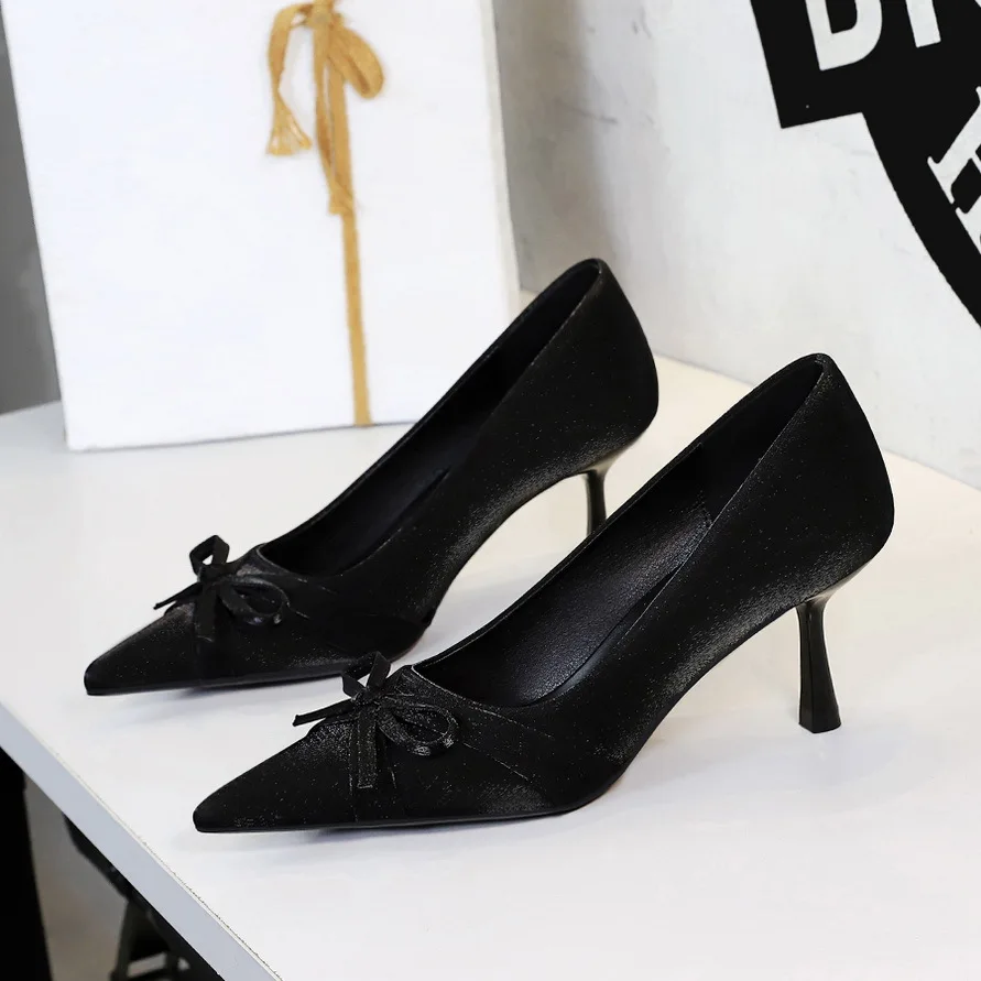 Туфли на высоком каблуке, женские роскошные туфли-лодочки с острым носком, модные туфли-лодочки с узлом-бабочкой, шелковые шлепанцы без шнуровки, винтажные туфли-лодочки на шпильке
Туфли на высоком каблуке, женские роскошные туфли-лодочки с острым носком, модные туфли-лодочки с узлом-бабочкой, шелковые шлепанцы без шнуровки, винтажные туфли-лодочки на шпильке