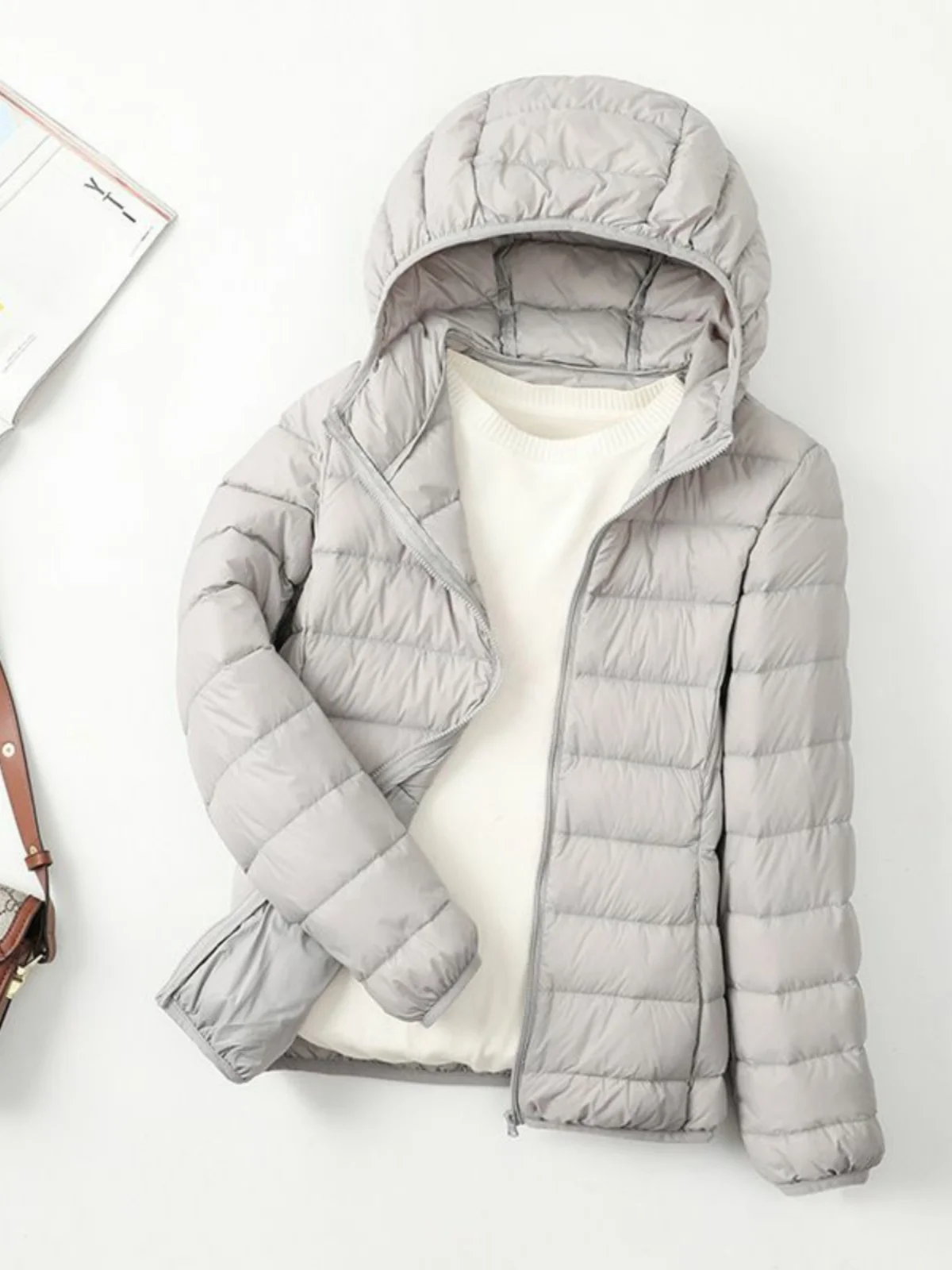 Легкая хлопковая куртка, женское осенне-зимнее свободное пальто с капюшоном, простая универсальная верхняя одежда большого размера
Легкая хлопковая куртка, женское осенне-зимнее свободное пальто с капюшоном, простая универсальная верхняя одежда большого размера