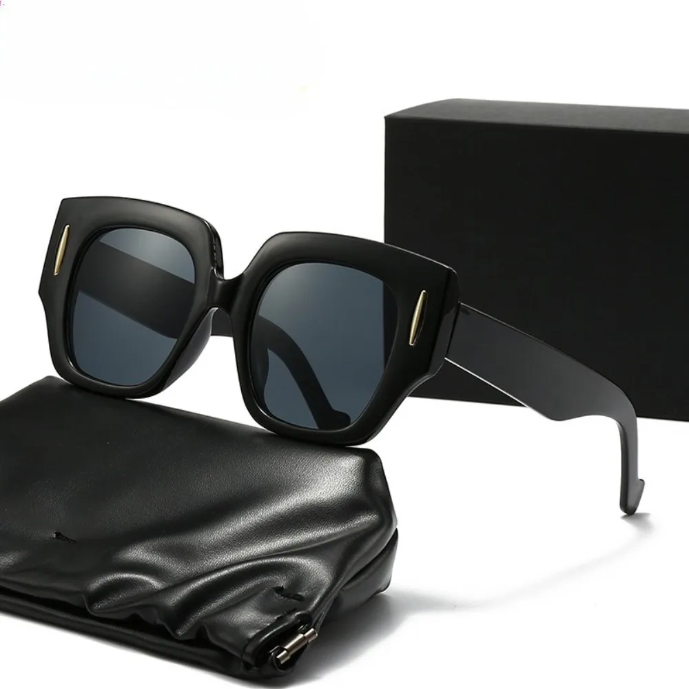 New European and American women's sunglasses men's high-end sense big frame fashion sunglasses high-end big brands
New European and American women's sunglasses men's high-end sense big frame fashion sunglasses high-end big brands