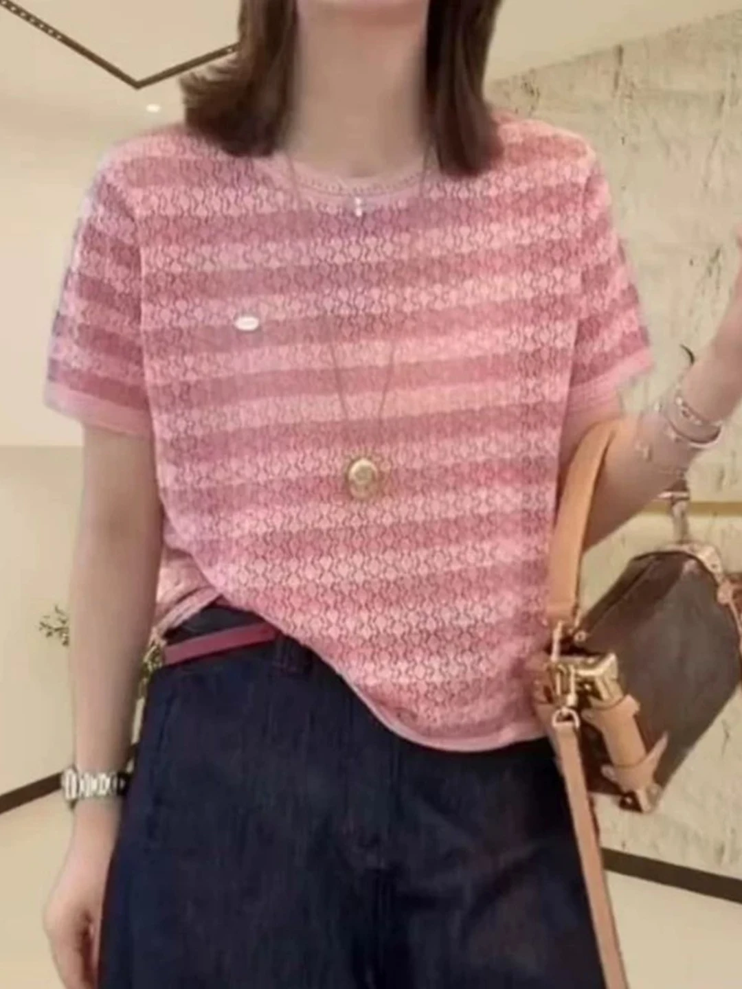 Pink Striped Thin Ice Silk Knitted Top Short Sleeve Loose Women's Summer Fashionable Unique plus Size Beautiful Shirt
Pink Striped Thin Ice Silk Knitted Top Short Sleeve Loose Women's Summer Fashionable Unique plus Size Beautiful Shirt