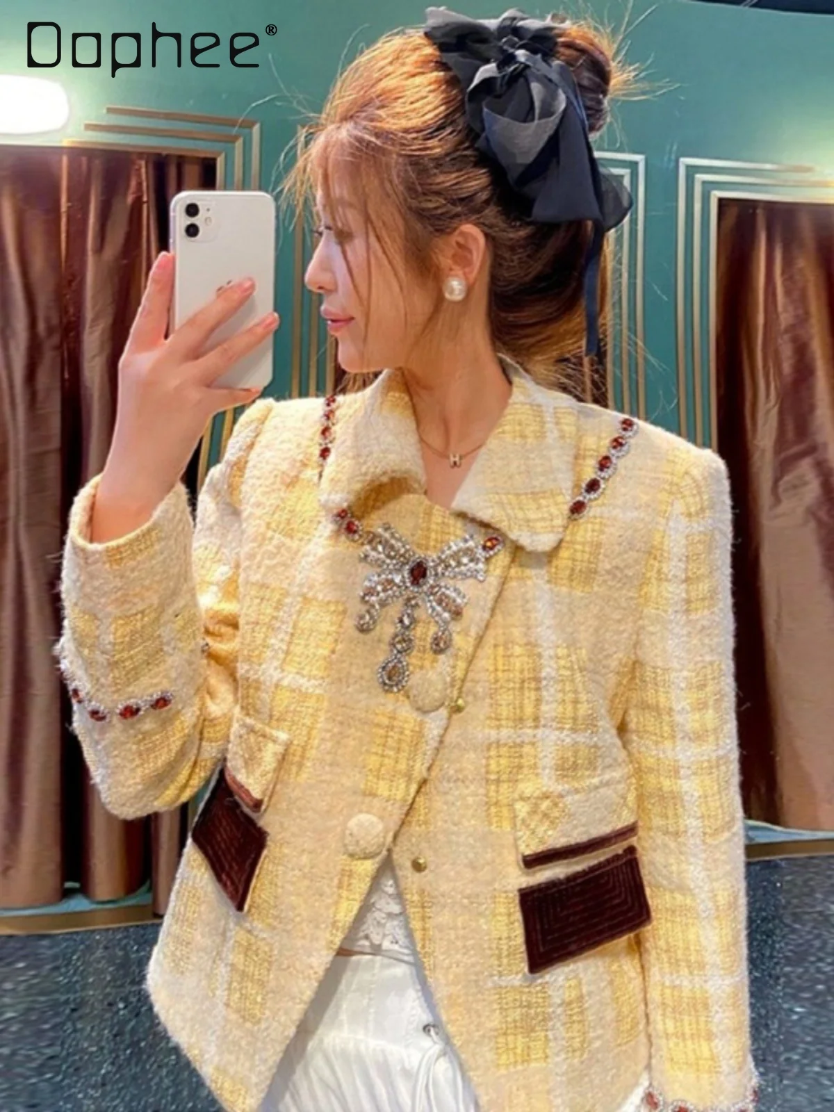 French Beaded Short Jacket Women Autumn Fashion Sweet Plaid Lapel Long Sleeve Coat Diamond Temperament Ladies Outwear
French Beaded Short Jacket Women Autumn Fashion Sweet Plaid Lapel Long Sleeve Coat Diamond Temperament Ladies Outwear