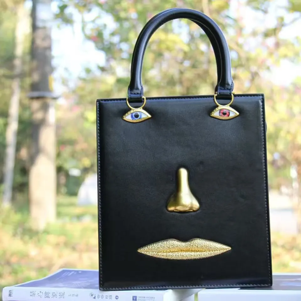 Элитная дизайнерская женская маленькая сумка с узором в виде человеческого лица, весна 2026, новая модная квадратная сумка через плечо, хит продаж, Sac A Main
Элитная дизайнерская женская маленькая сумка с узором в виде человеческого лица, весна 2026, новая модная квадратная сумка через плечо, хит продаж, Sac A Main