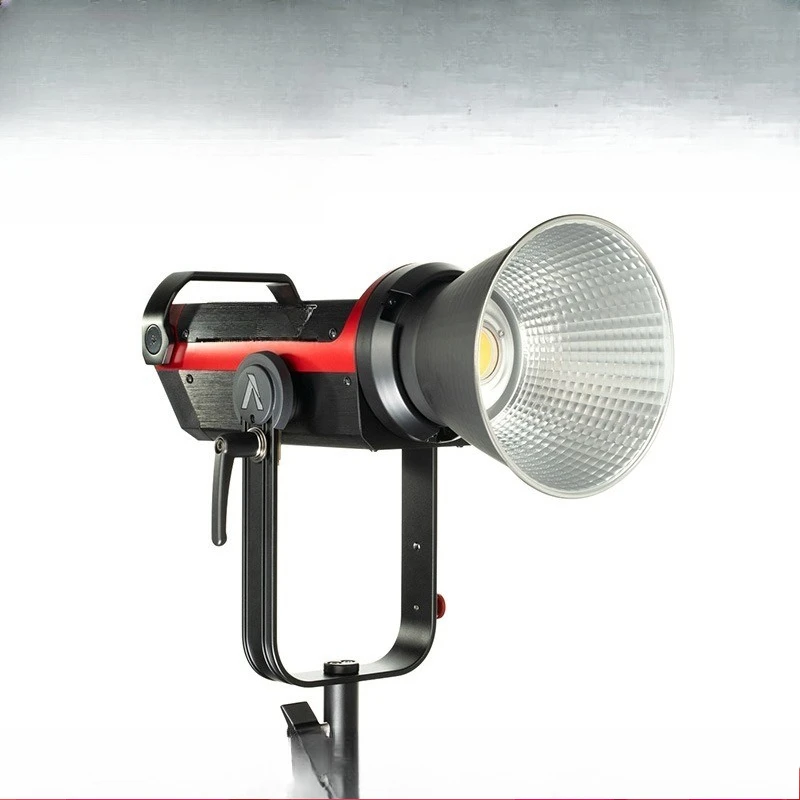C 300d II film and television light, character photography still life big scene always on second generation fill light
C 300d II film and television light, character photography still life big scene always on second generation fill light