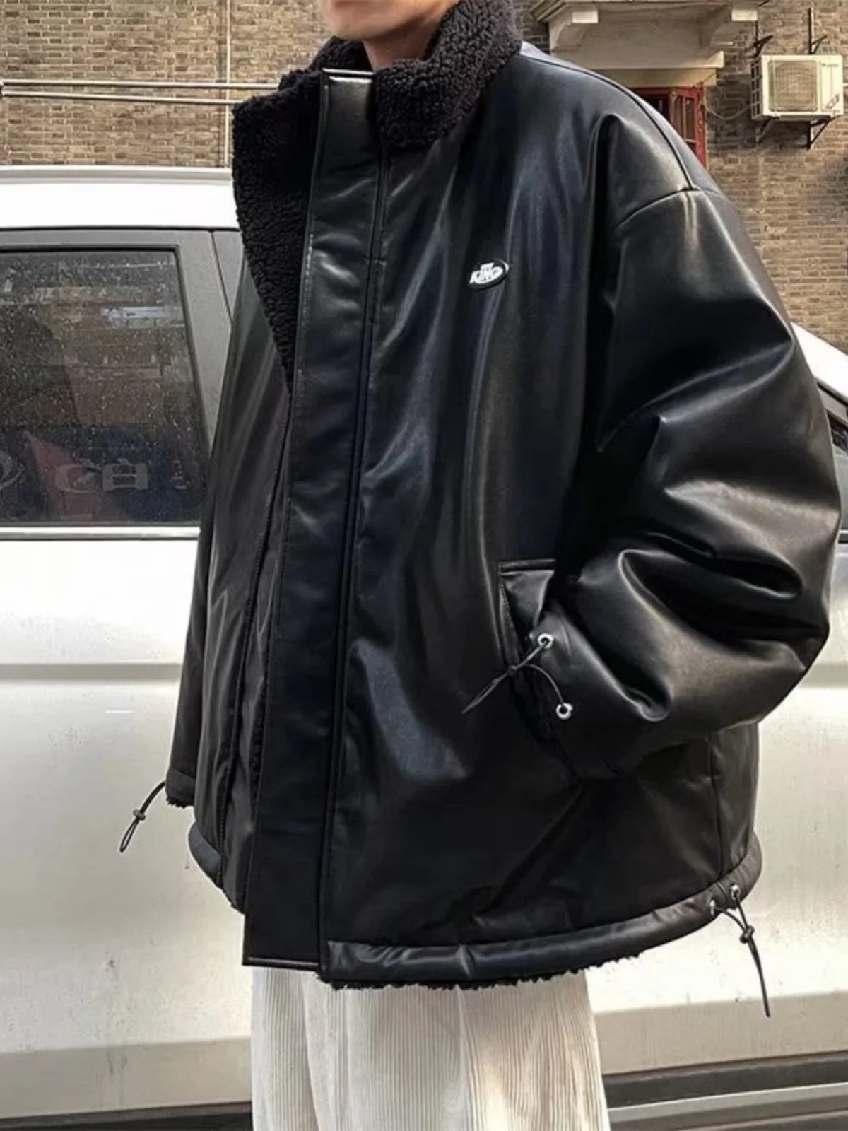 Мужская двусторонняя хлопковая куртка на осень-зиму с утеплением из овечьей шерсти и подкладкой из искусственной кожи, в корейском стиле, модное хлопковое пальто
Мужская двусторонняя хлопковая куртка на осень-зиму с утеплением из овечьей шерсти и подкладкой из искусственной кожи, в корейском стиле, модное хлопковое пальто