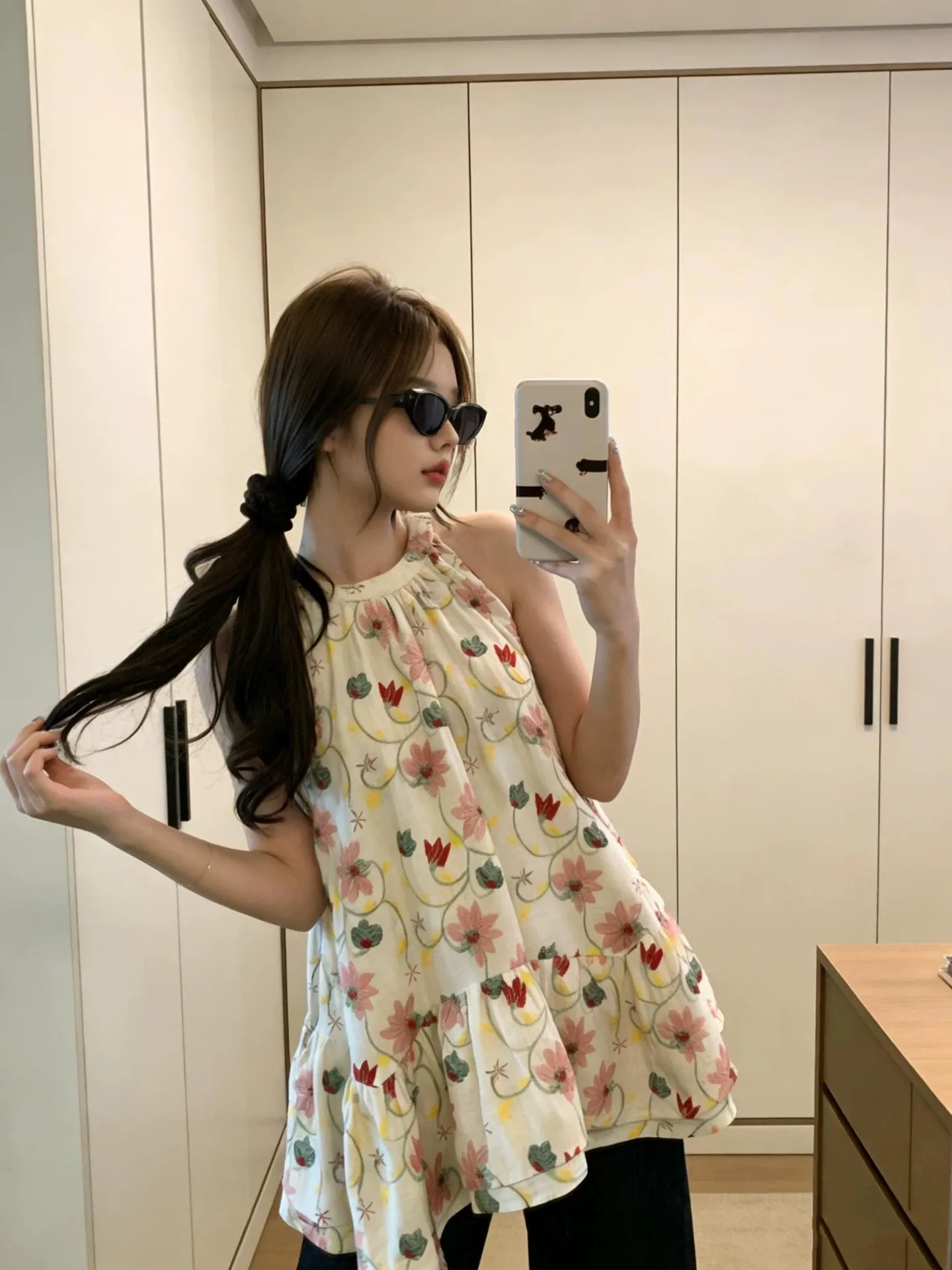Korean Style Sweet Heavy Embroidery Neck Hanging Strap Loose A-Line Sleeveless Top with Lace Hem Daily Wear Summer Shirt
Korean Style Sweet Heavy Embroidery Neck Hanging Strap Loose A-Line Sleeveless Top with Lace Hem Daily Wear Summer Shirt