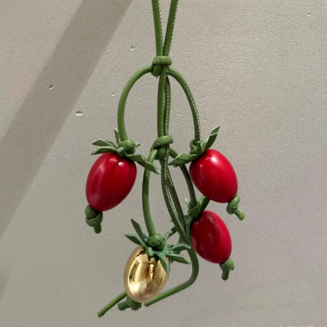 Сумка из воловьей кожи с помидорами, очаровательная изысканная подвеска, женский универсальный милый домашний рюкзак LO, сумка с подвеской, аксессуары
Сумка из воловьей кожи с помидорами, очаровательная изысканная подвеска, женский универсальный милый домашний рюкзак LO, сумка с подвеской, аксессуары