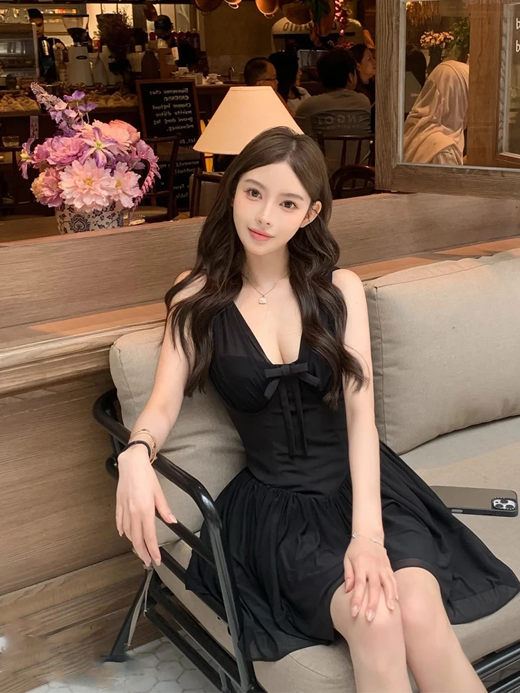 Elegant Black Bowtie Strapless Dress Women's Summer Fashion High Waist A-Line Skirt V-Neck Short Dress Polished Sensation
Elegant Black Bowtie Strapless Dress Women's Summer Fashion High Waist A-Line Skirt V-Neck Short Dress Polished Sensation
