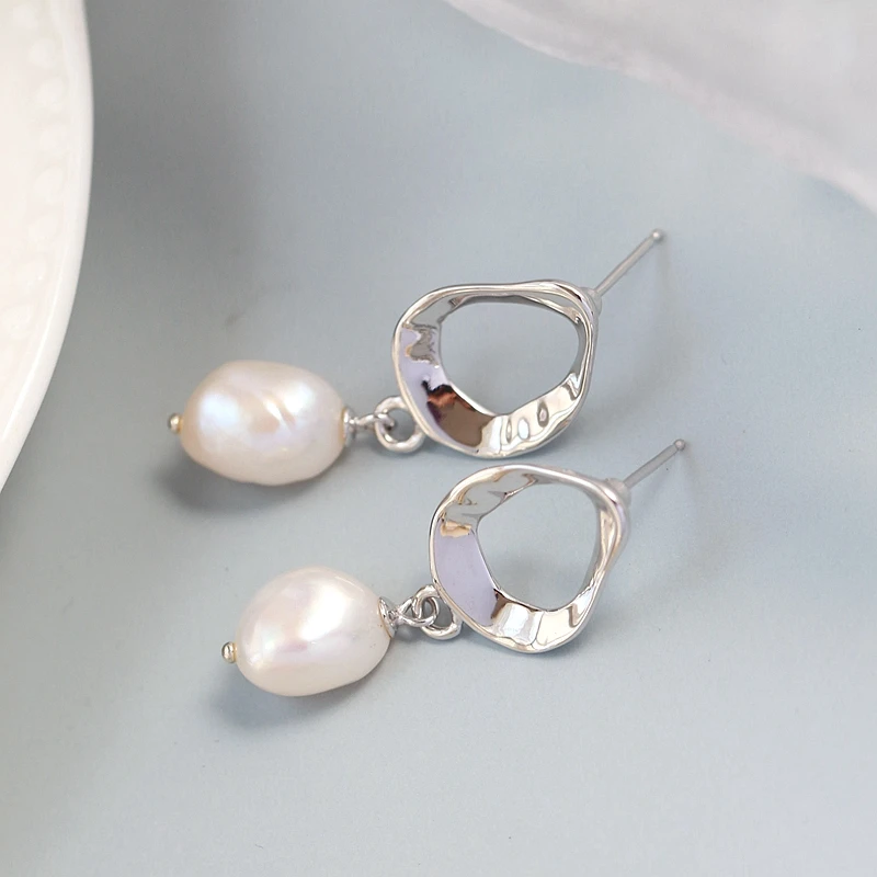 Vintage Allure Natural Baroque Freshwater Pearl Earring Minimalist Elegance Style 925 Sterling Silver Earring Jewelry Gift
Vintage Allure Natural Baroque Freshwater Pearl Earring Minimalist Elegance Style 925 Sterling Silver Earring Jewelry Gift
