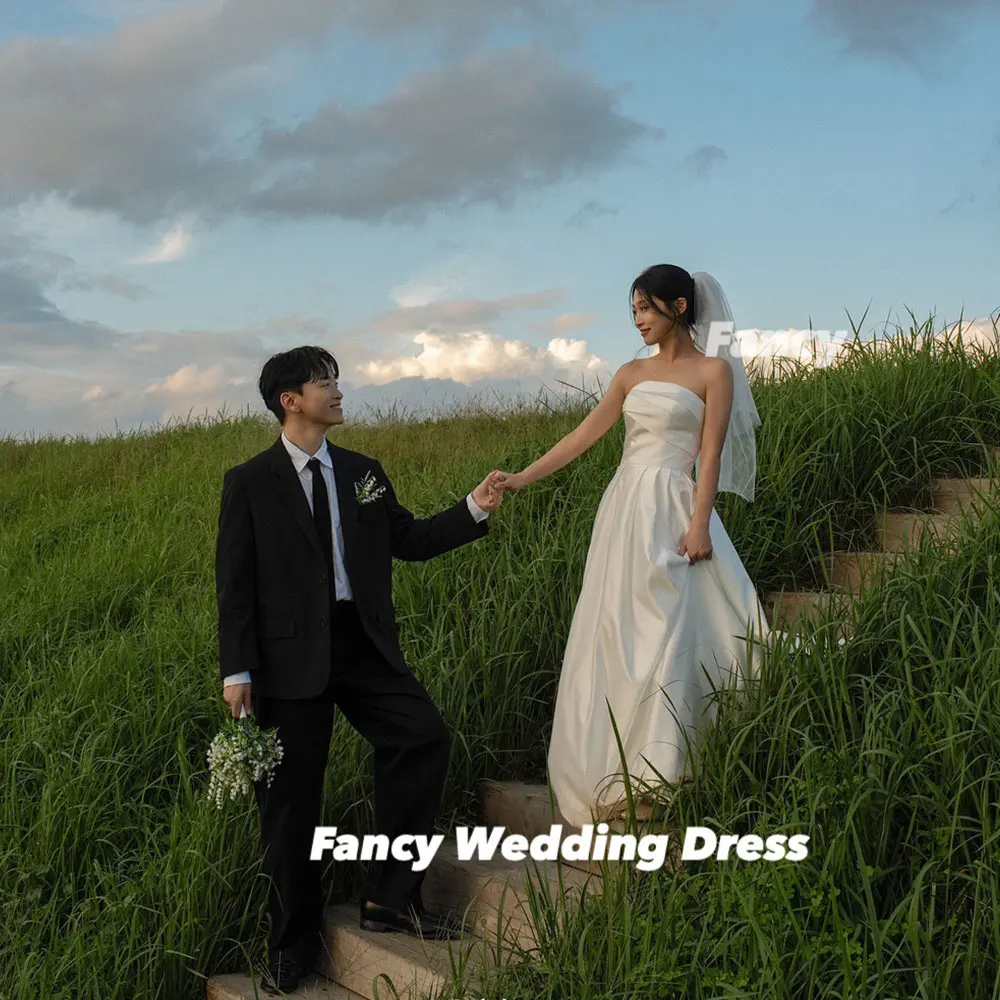 Fancy Simple Strapless Wedding Dress A Line Soft Satin Formal Occasion Dresses Back Corset Sleeveless Customized
Fancy Simple Strapless Wedding Dress A Line Soft Satin Formal Occasion Dresses Back Corset Sleeveless Customized