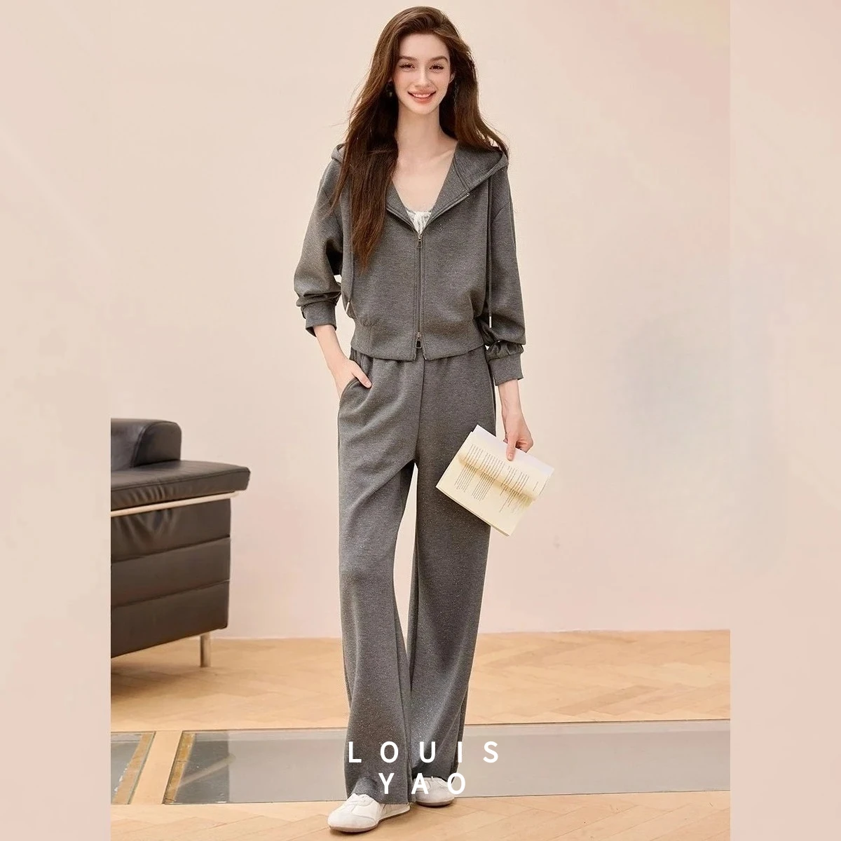 LOUISYAO Solid Color Hooded Cardigan Two Piece Set 2025 Autumn Women Sports Top & Straight Pants Matching Set
LOUISYAO Solid Color Hooded Cardigan Two Piece Set 2025 Autumn Women Sports Top & Straight Pants Matching Set