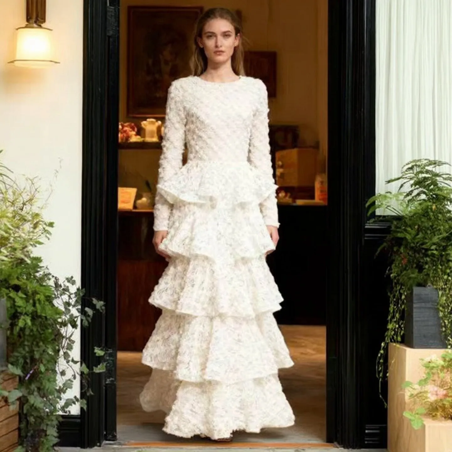 Elegant White Floral Cake Dress Long Sleeve Waist Cinched Multi-layered Skirt French Style Embroidered Ball Gown for Women
Elegant White Floral Cake Dress Long Sleeve Waist Cinched Multi-layered Skirt French Style Embroidered Ball Gown for Women