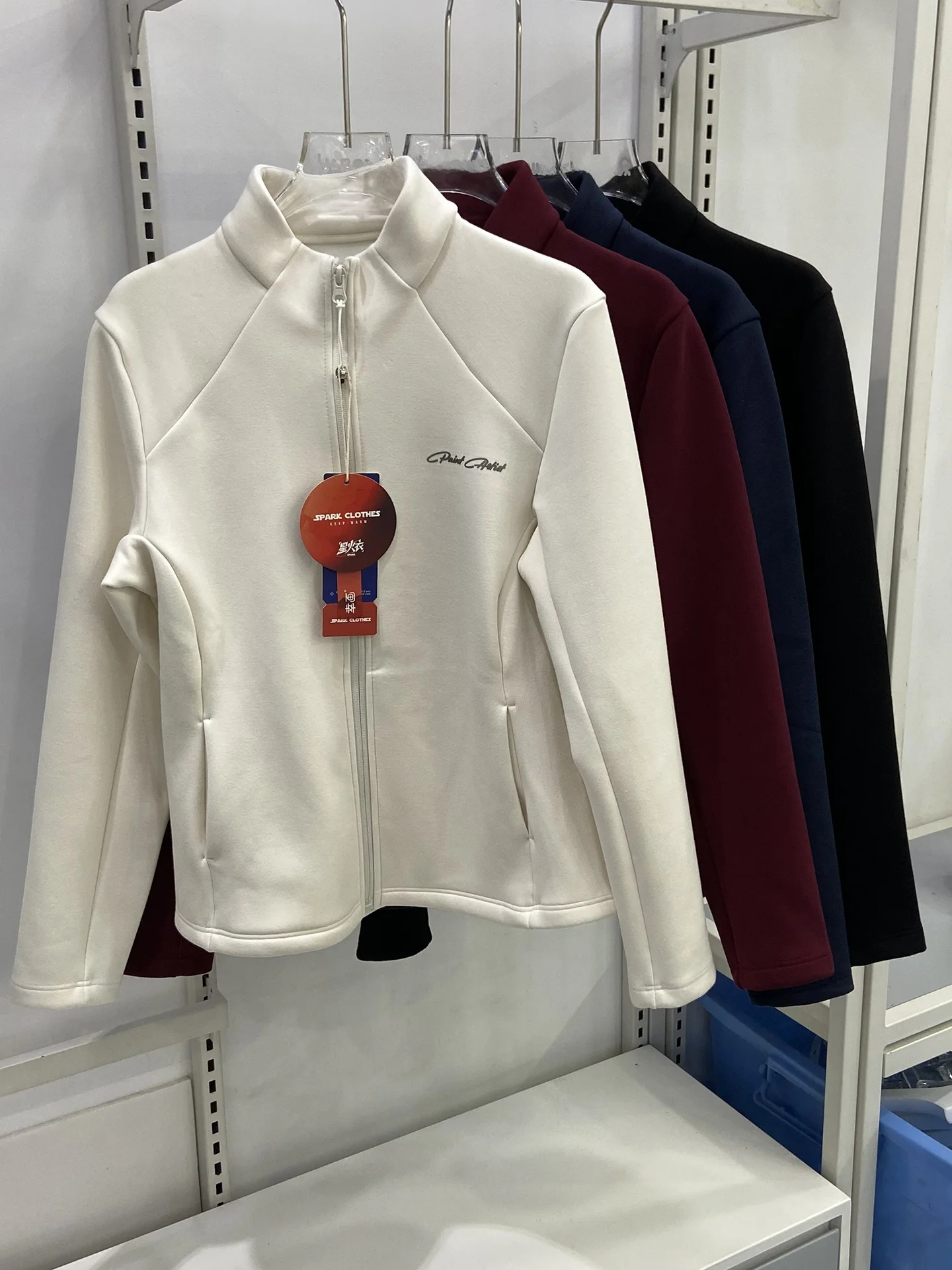 Новая осенняя женская толстовка из воздушного хлопка, приталенная, теплая, с воротником-стойкой, спортивная повседневная кофта с дизайном «Звездный огонь»
Новая осенняя женская толстовка из воздушного хлопка, приталенная, теплая, с воротником-стойкой, спортивная повседневная кофта с дизайном «Звездный огонь»