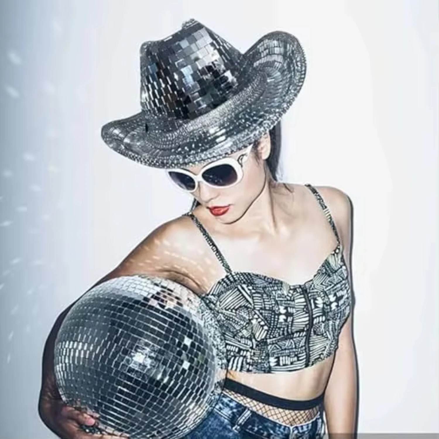 Fashion Disco Ball Cowboy Hat Concert Discotheque Mirror Handmade Sequin Party Hat Adult Cowboy Hats
Fashion Disco Ball Cowboy Hat Concert Discotheque Mirror Handmade Sequin Party Hat Adult Cowboy Hats
