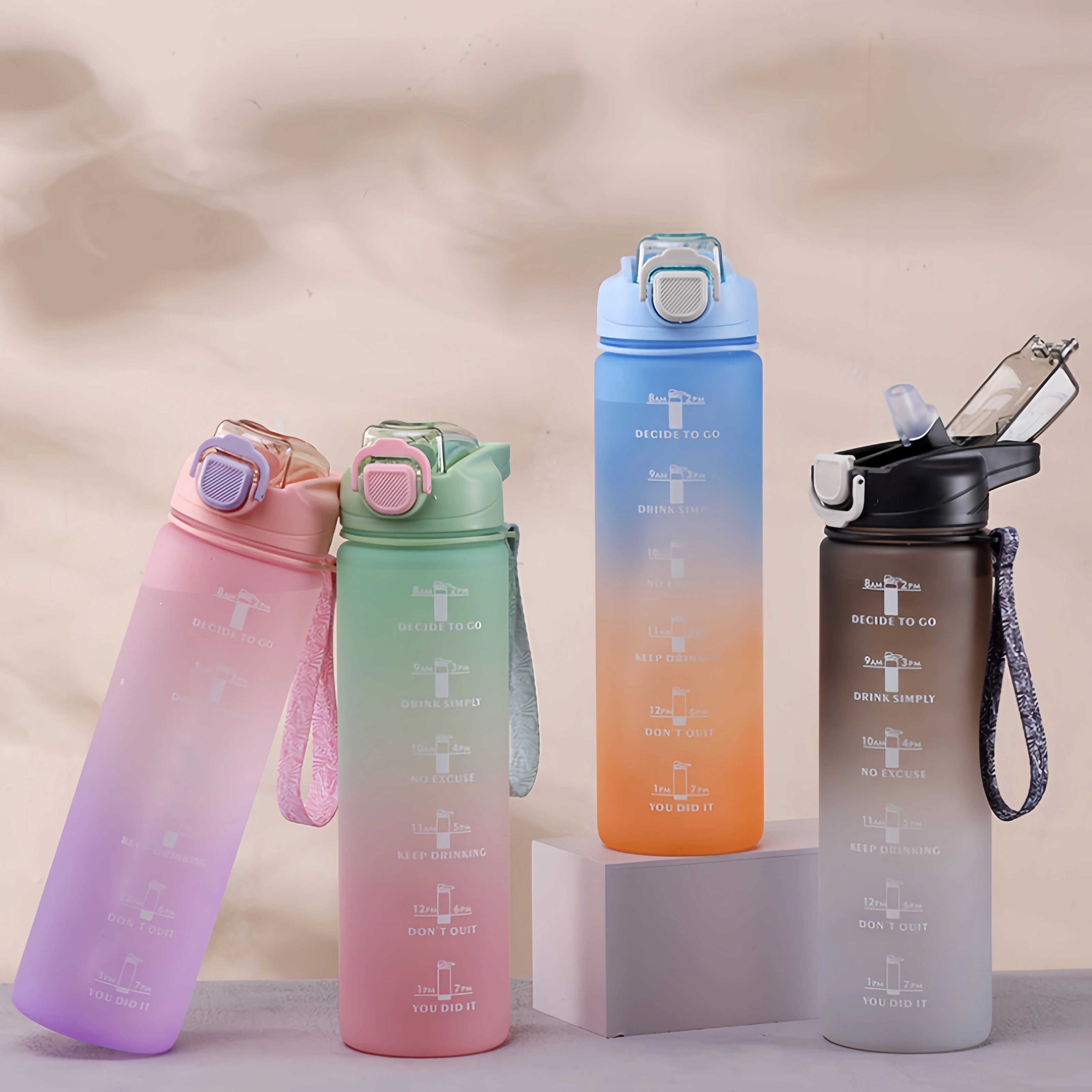 800m/1000ml Large Capacity Gradient Color Plastic Cup Portable Water bottle for Outdoor Sport Fitness Leak-proof Gym Cycling Cup 
800m/1000ml Large Capacity Gradient Color Plastic Cup Portable Water bottle for Outdoor Sport Fitness Leak-proof Gym Cycling Cup