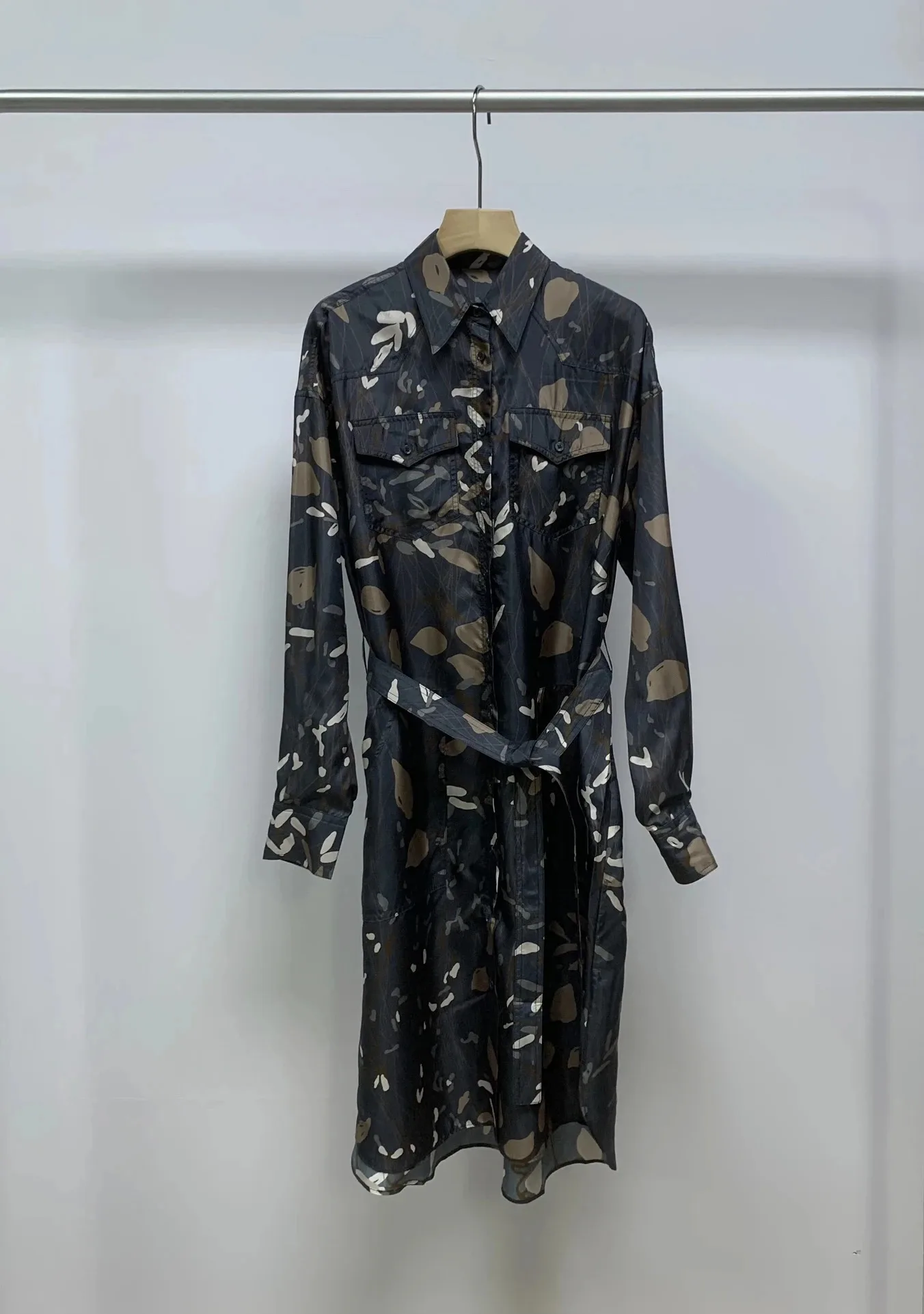 New Women's Silk Printed Shirt Dress Elegant High Waist Long Dress Women's Belt Party Dress
New Women's Silk Printed Shirt Dress Elegant High Waist Long Dress Women's Belt Party Dress