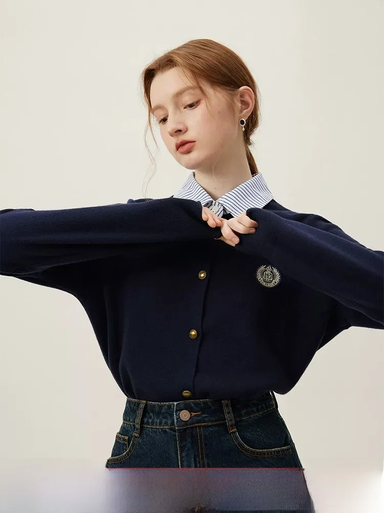 hlan 24FS309 College Sle Knitted Sweater Two-Piece Look Long Sve Crew Ne Pullover Women's Faion Spring 2025
hlan 24FS309 College Sle Knitted Sweater Two-Piece Look Long Sve Crew Ne Pullover Women's Faion Spring 2025