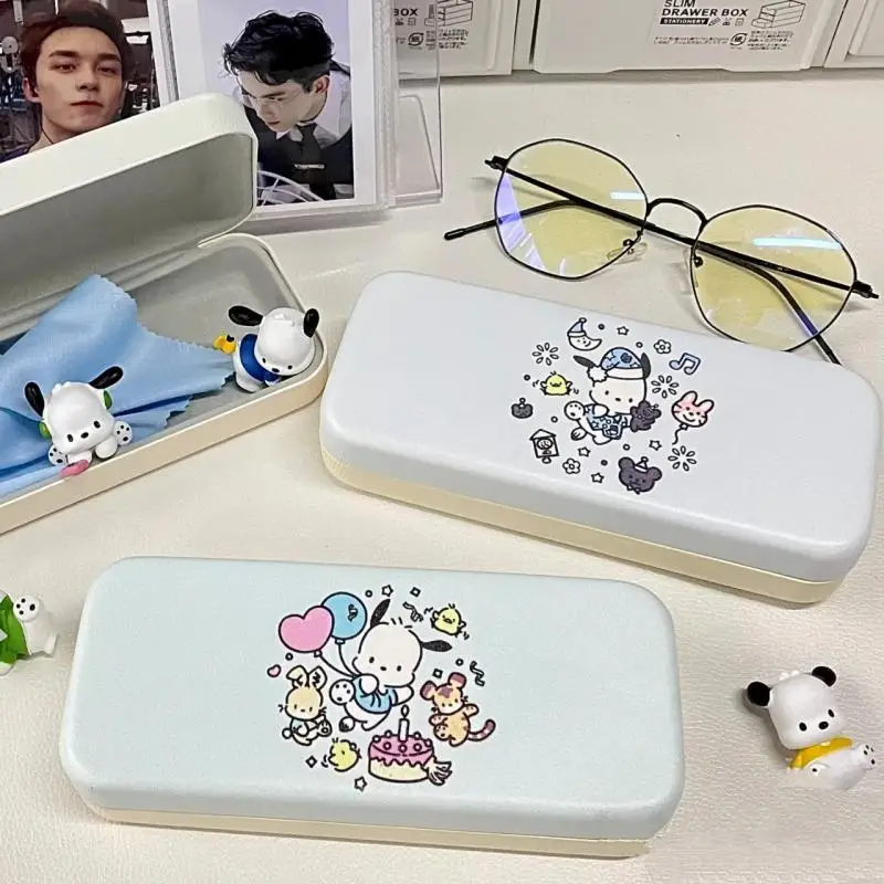 Милый Контейнер для хранения Sanrio почтовые аксессуары милый Аниме Чехол для очков из искусственной кожи кремовый цвет защита от столкновений портативный подарок для девочек
Милый Контейнер для хранения Sanrio почтовые аксессуары милый Аниме Чехол для очков из искусственной кожи кремовый цвет защита от столкновений портативный подарок для девочек