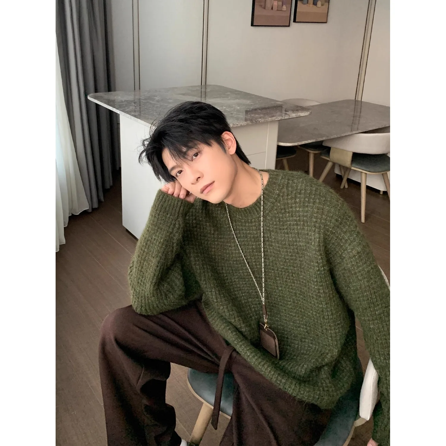 Высококачественная верхняя одежда, базовый свитер, мужской осенне-зимний новый стиль 2025 года, свободный пуловер с круглым вырезом и вязаным верхом свитера внутри
Высококачественная верхняя одежда, базовый свитер, мужской осенне-зимний новый стиль 2025 года, свободный пуловер с круглым вырезом и вязаным верхом свитера внутри