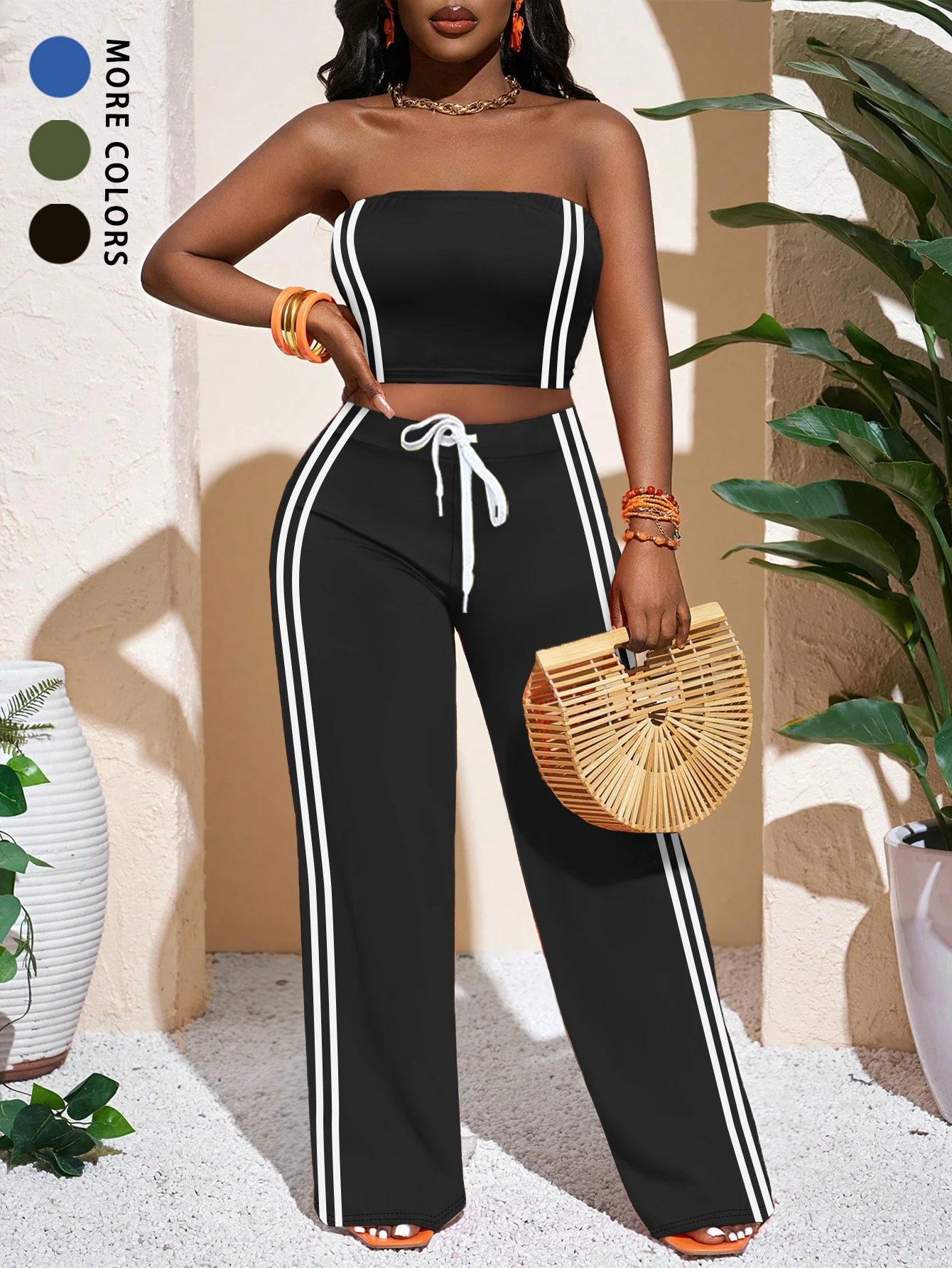 Модный топ с открытыми плечами в сочетании с комплектом широких брюк в полоску по бокам — доступен в трех цветах.
Модный топ с открытыми плечами в сочетании с комплектом широких брюк в полоску по бокам — доступен в трех цветах.