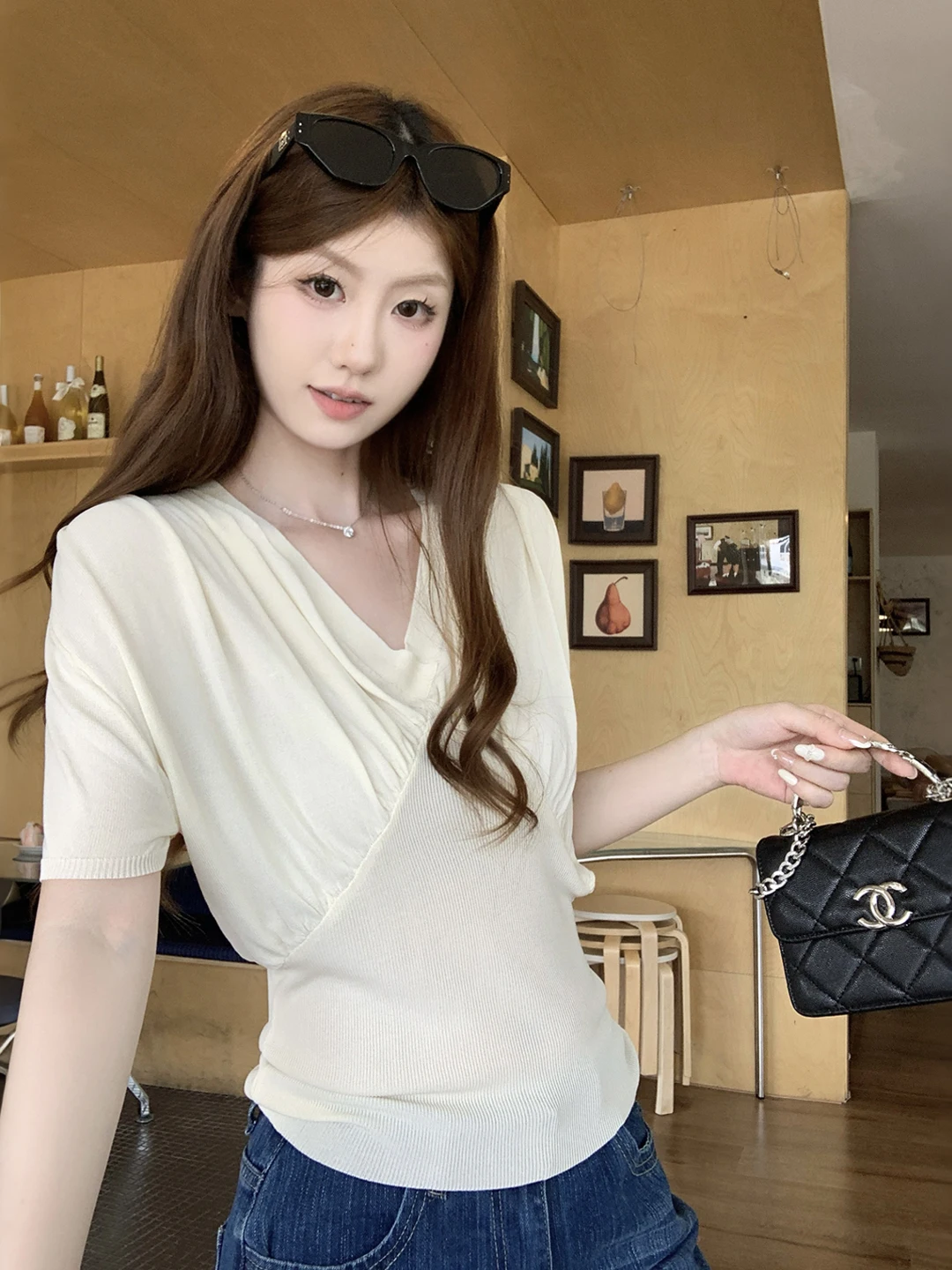 Hebe V-Neck Knitted Short Sleeve T-Shirt Korean Style Slimming Top Summer Fashion Women's Clothing Commute Wind Regular Model
Hebe V-Neck Knitted Short Sleeve T-Shirt Korean Style Slimming Top Summer Fashion Women's Clothing Commute Wind Regular Model