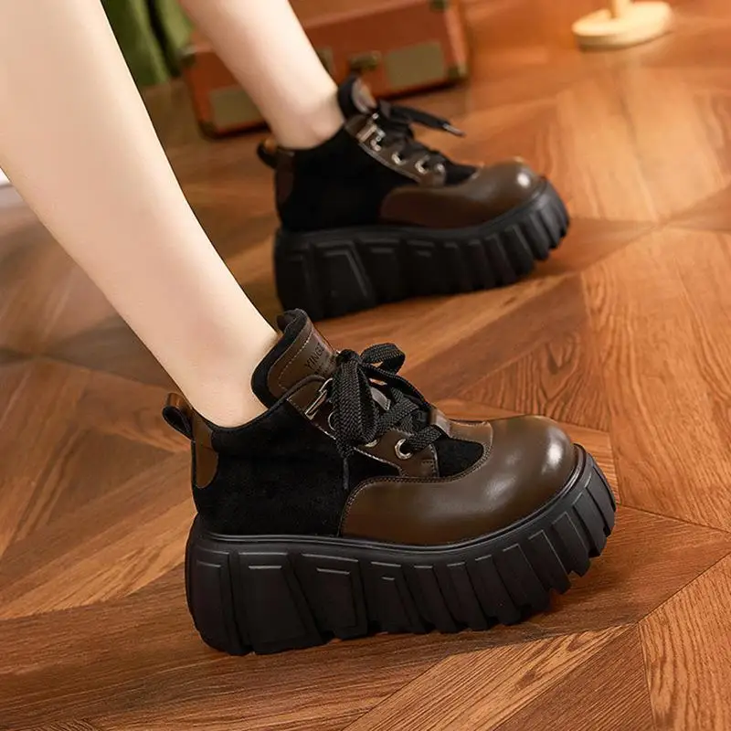 Leather Short Boots Casual High Top Shoes Versatile Low Cut Boots Waterproof Platform Stitching PU Leather round Toe mid Heel
Leather Short Boots Casual High Top Shoes Versatile Low Cut Boots Waterproof Platform Stitching PU Leather round Toe mid Heel