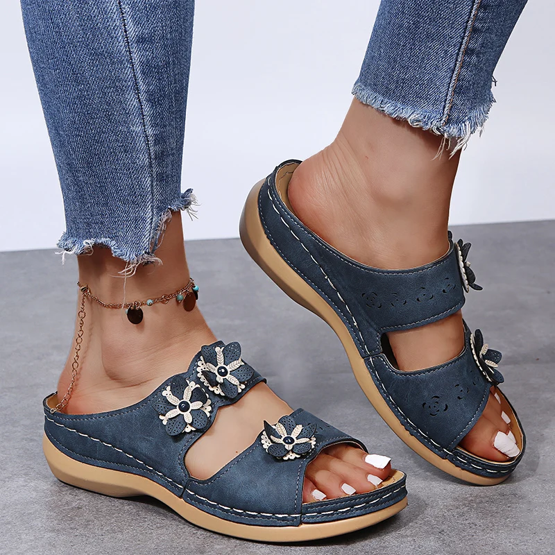 New Women Slippers Embroider Flowers Leather Women's Sandals Outdoor Light Casual Wedges Slippers Slip on Summer Shoes for Woman
New Women Slippers Embroider Flowers Leather Women's Sandals Outdoor Light Casual Wedges Slippers Slip on Summer Shoes for Woman