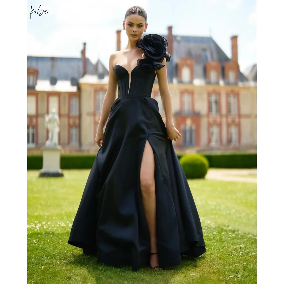 Kobe Customized Black 3D FlowerStrapless Prom Dresses Backless Side Slit Evening Dresses Floor-Length Satin Party Dresses 2025
Kobe Customized Black 3D FlowerStrapless Prom Dresses Backless Side Slit Evening Dresses Floor-Length Satin Party Dresses 2025