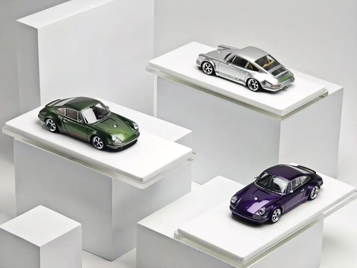 ZM Singer Coupe 1:43 RWB Porsche 911 964 Alloy Diecast Model Car Collectible Gift Static Display
ZM Singer Coupe 1:43 RWB Porsche 911 964 Alloy Diecast Model Car Collectible Gift Static Display