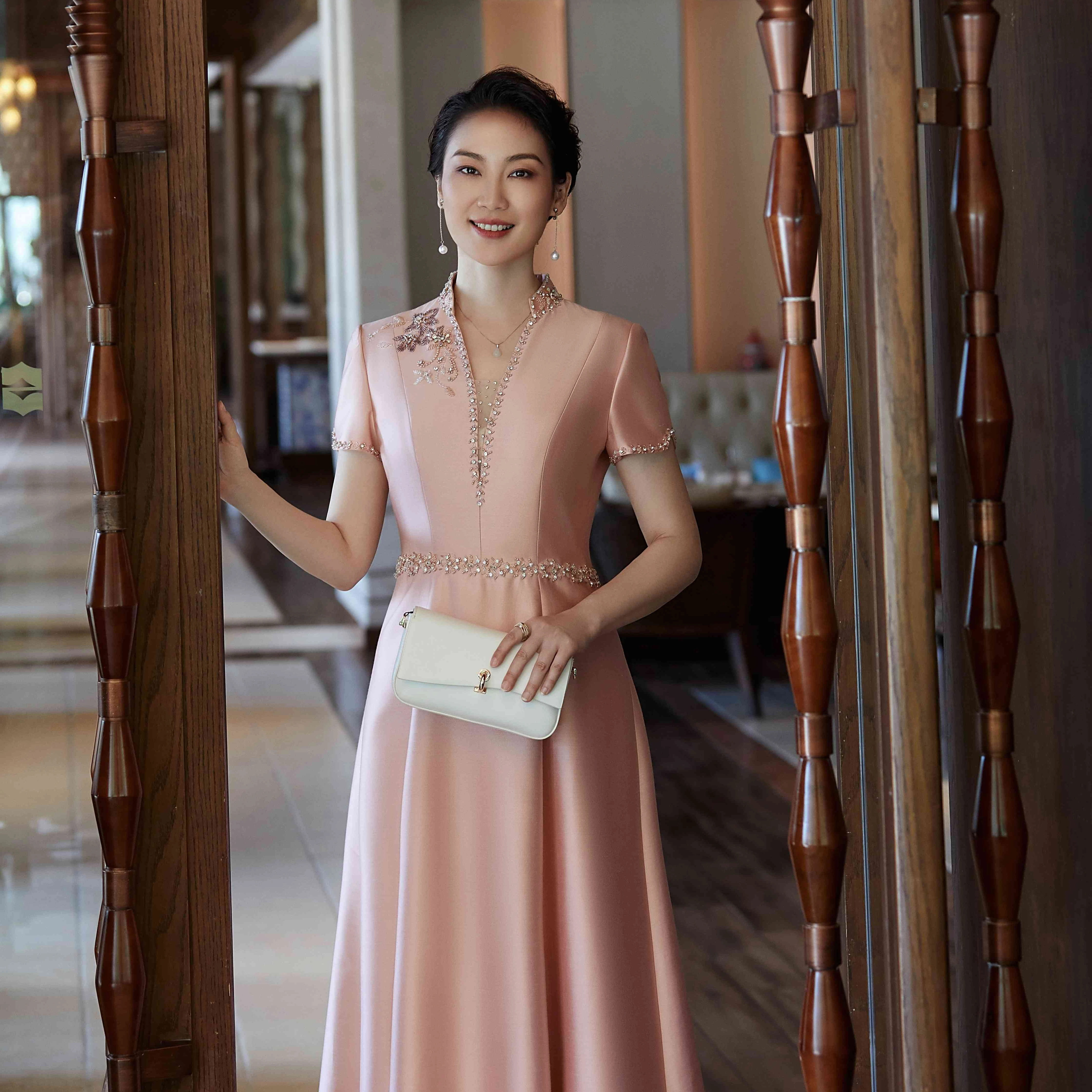 New V-neck Prom Gown Party Robe Long Formal Women Cheongsam Dress A-line Evening Dress
New V-neck Prom Gown Party Robe Long Formal Women Cheongsam Dress A-line Evening Dress