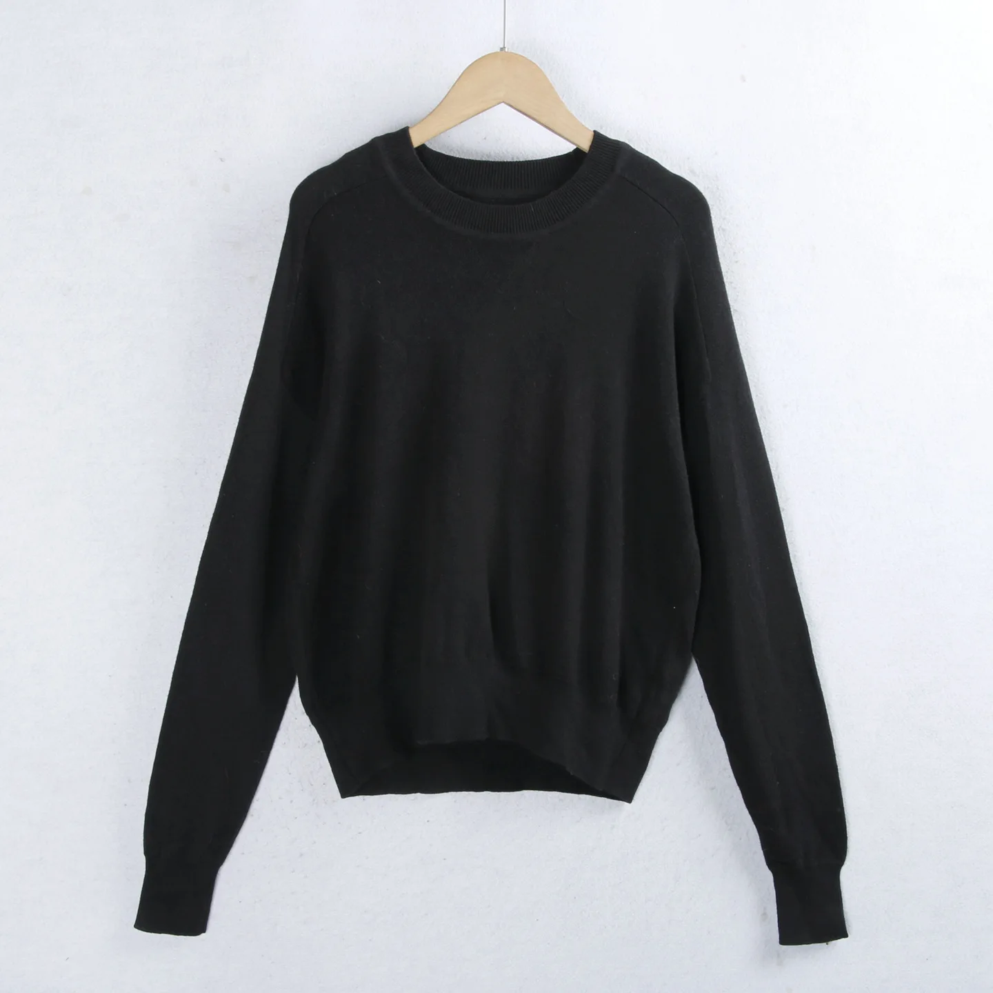 Pure Bla Knitted Sweater 2025 Winter New Sle Women's Overhead Knitwear Slimming Versatile Woolen Top for Ladies
Pure Bla Knitted Sweater 2025 Winter New Sle Women's Overhead Knitwear Slimming Versatile Woolen Top for Ladies