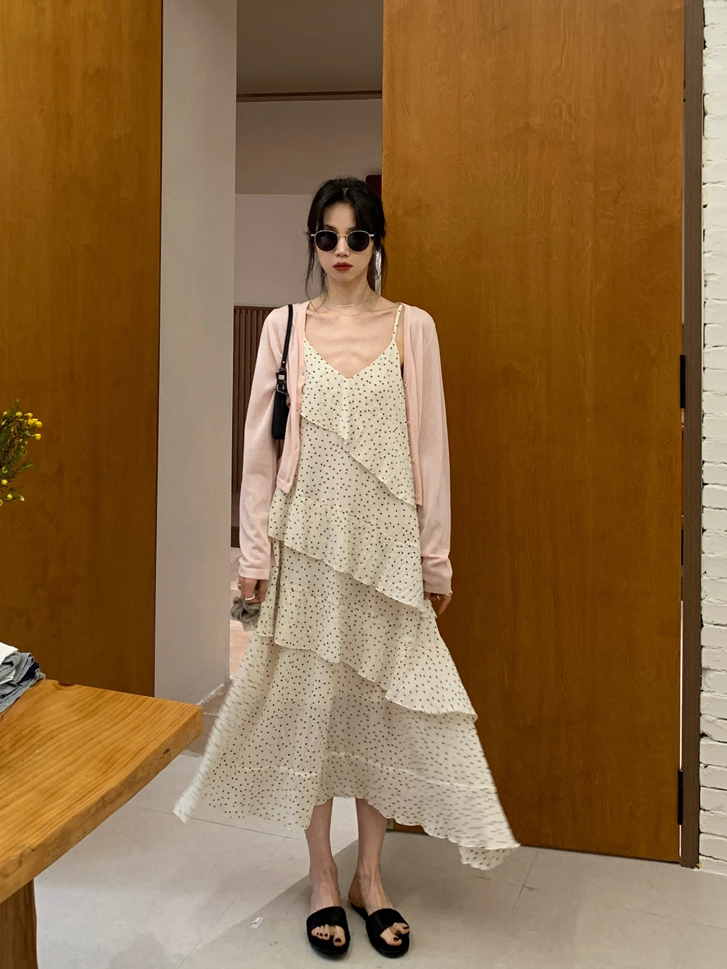 BRIVIN White Polka Dot V-Neck Strap Dress Beautiful Women's Summer Asymmetrical Hemline Skirt with Shawl Ins Style Loose Fit
BRIVIN White Polka Dot V-Neck Strap Dress Beautiful Women's Summer Asymmetrical Hemline Skirt with Shawl Ins Style Loose Fit