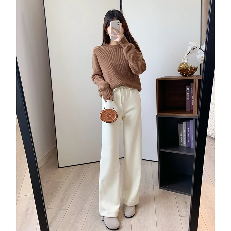 Thiened One-Piece Velvet Comfortable Mid-High Waist Loose Slimming Narrow Leg Pants Straight Casual Pants Winter Women
Thiened One-Piece Velvet Comfortable Mid-High Waist Loose Slimming Narrow Leg Pants Straight Casual Pants Winter Women