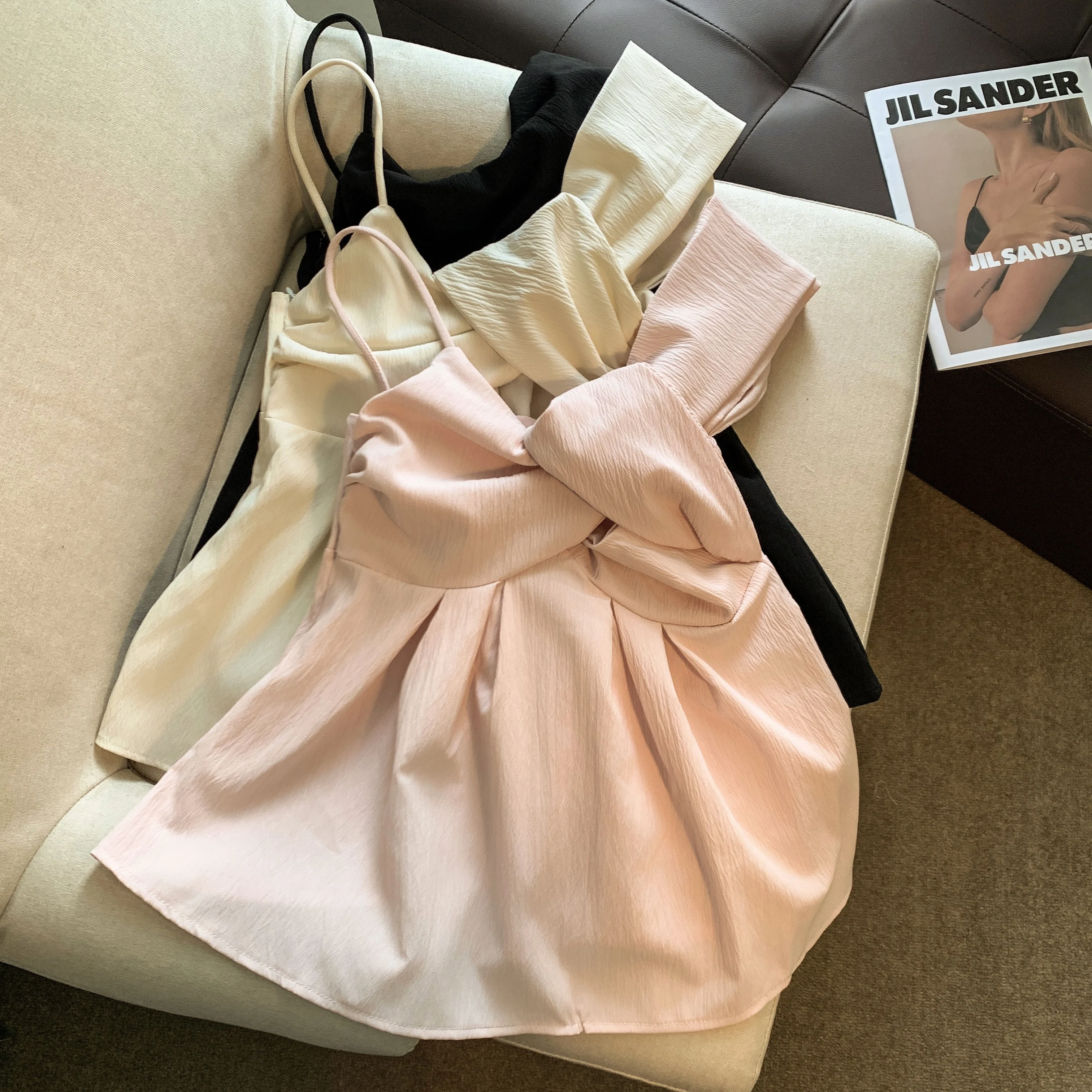 Women's Summer Solid Color Twisted Irregular Strap Camisole Tank Top Fashionable Off-shoulder Sling Top Korean Style Sleeveless
Women's Summer Solid Color Twisted Irregular Strap Camisole Tank Top Fashionable Off-shoulder Sling Top Korean Style Sleeveless