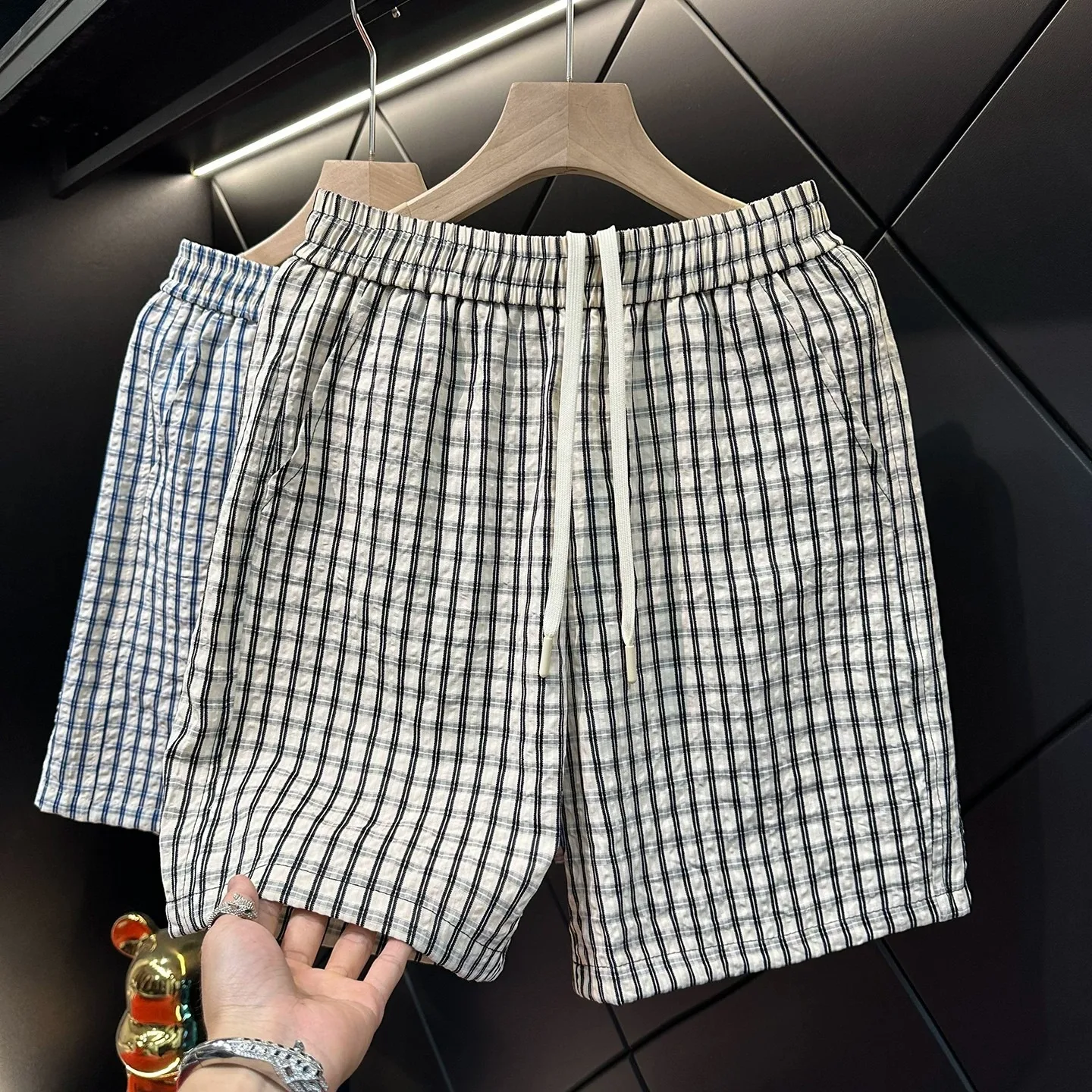 2026 New Plaid Striped Casual Shorts for Men's and Women's in Summer Korean Lazy Seersucker Loose Beach Pants Five-point Pants
2026 New Plaid Striped Casual Shorts for Men's and Women's in Summer Korean Lazy Seersucker Loose Beach Pants Five-point Pants