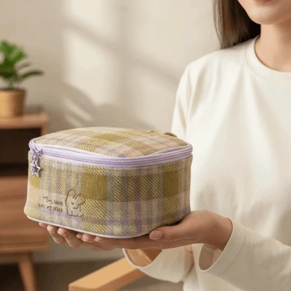 Candy Color Plaid Cosmetic Bag Handbag Cartoon Puppy Embroidered Pouch for Make Up Kit Polyester Soft Pouches Bag Organizer
Candy Color Plaid Cosmetic Bag Handbag Cartoon Puppy Embroidered Pouch for Make Up Kit Polyester Soft Pouches Bag Organizer