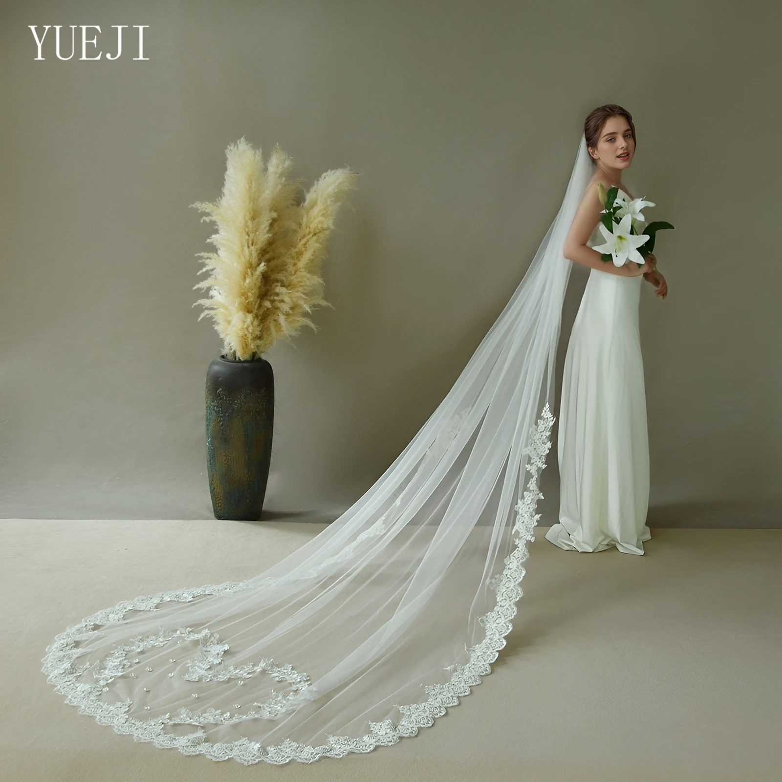 YUEJI Single Layer Hand Embroidered Lace Applique Bridal Veil Love Pattern Cathedral Outdoor Wedding Veil With Hair Comb V163
YUEJI Single Layer Hand Embroidered Lace Applique Bridal Veil Love Pattern Cathedral Outdoor Wedding Veil With Hair Comb V163