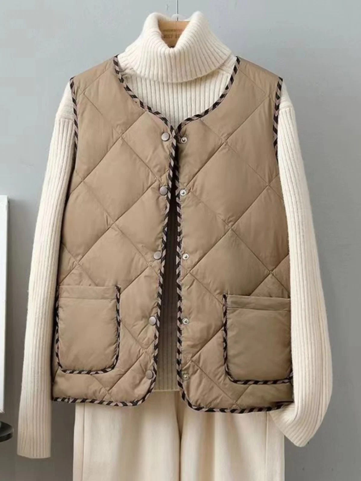 Ultra-Light down Cotton Vest Women's ort Sle Autumn Winter Spring Outerwear Large Size Ladies oulder Pad Mom's Clothes
Ultra-Light down Cotton Vest Women's ort Sle Autumn Winter Spring Outerwear Large Size Ladies oulder Pad Mom's Clothes
