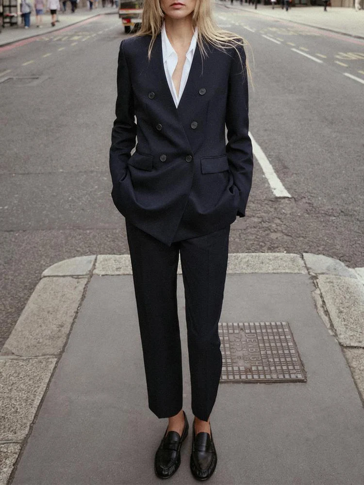 Новый женский модный универсальный темпераментный однотонный пиджак с v-образным вырезом и длинными рукавами в европейском стиле, прямые брюки
Новый женский модный универсальный темпераментный однотонный пиджак с v-образным вырезом и длинными рукавами в европейском стиле, прямые брюки