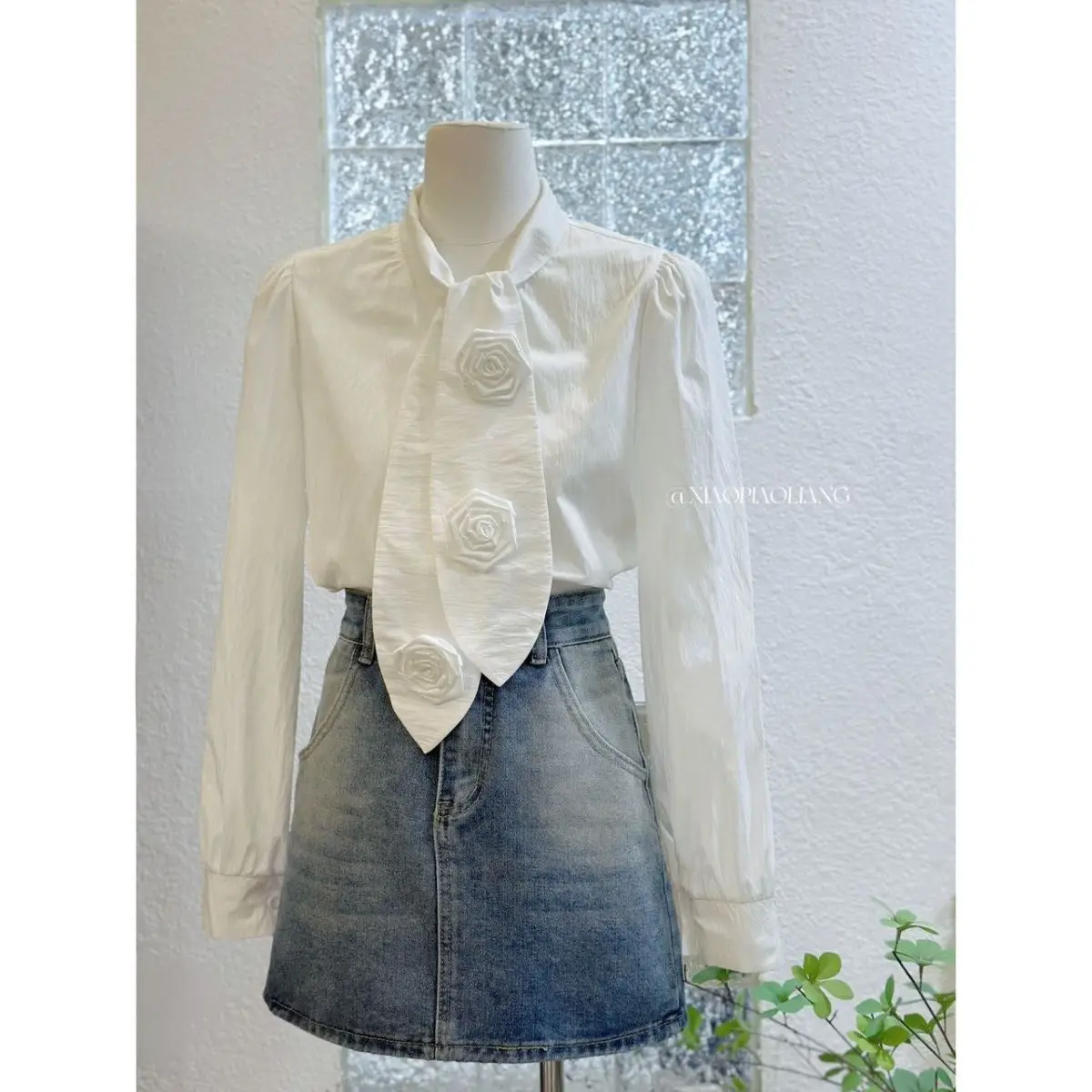 Heavy-Demand Hook-and-Eye Lace-Up Blouse Women's Autumn Shirt with Statement Shoulder Design Versatile Stylish Office Chic Top
Heavy-Demand Hook-and-Eye Lace-Up Blouse Women's Autumn Shirt with Statement Shoulder Design Versatile Stylish Office Chic Top