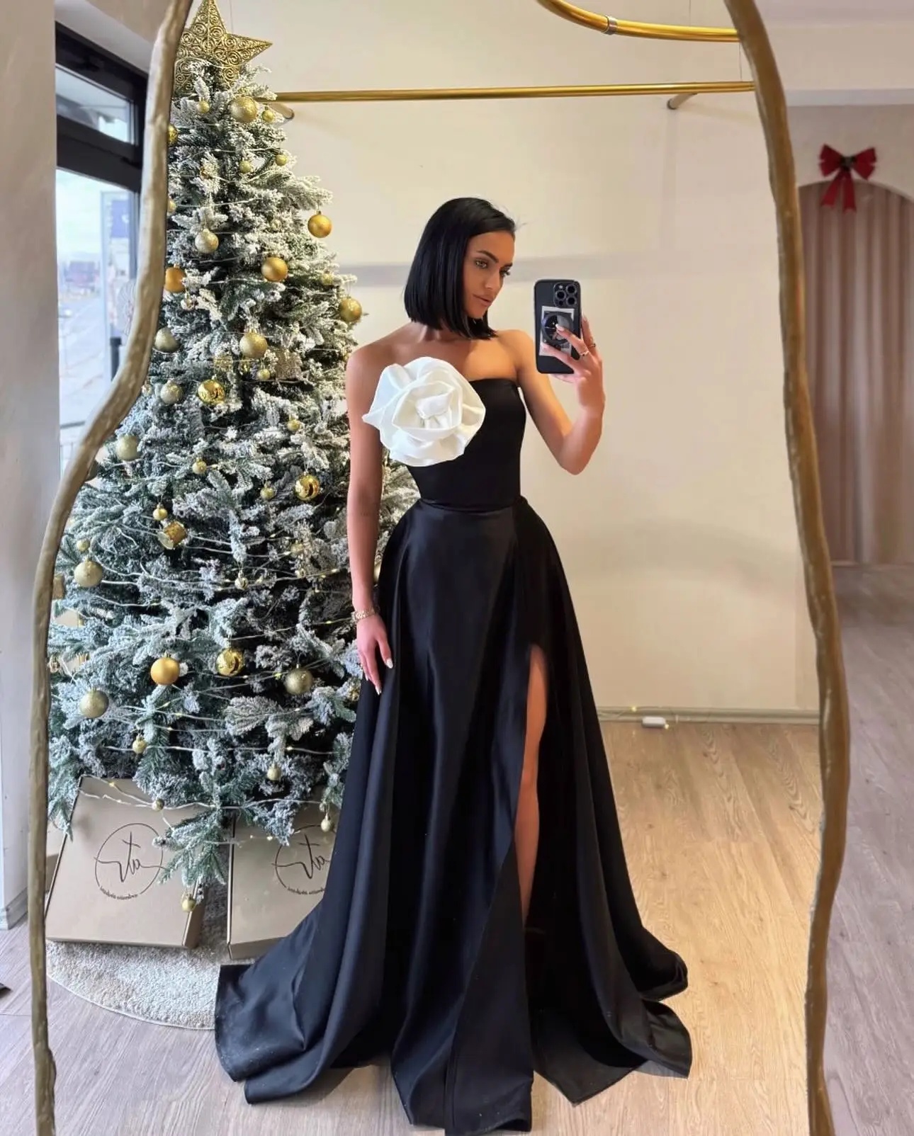 Saudi Elegant Black Strapless Prom Gown Women White Floral Party Evening Dress Polar Length Special Occasion Dresses customized
Saudi Elegant Black Strapless Prom Gown Women White Floral Party Evening Dress Polar Length Special Occasion Dresses customized