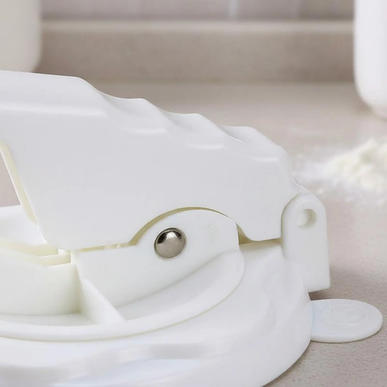 Dumpling Wrapper Press Food-Grade Material Dumpling Skin Press Manual Pastry Presser Easy to Use Empanada Press Tool for Parties
Dumpling Wrapper Press Food-Grade Material Dumpling Skin Press Manual Pastry Presser Easy to Use Empanada Press Tool for Parties