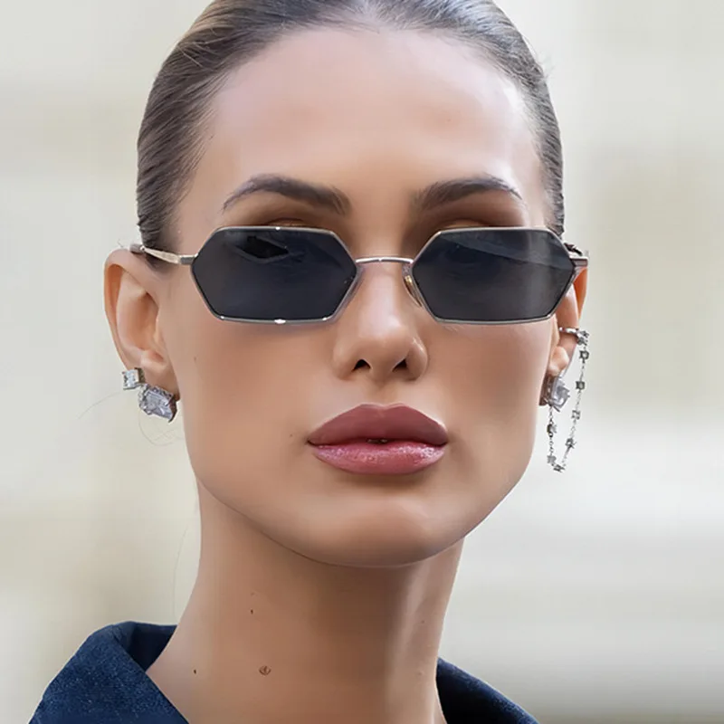 Summer Women's Geometric Metal Sunglasses Small Fashion Frame Trendy Shades for Street Photography Beach Holiday Travel
Summer Women's Geometric Metal Sunglasses Small Fashion Frame Trendy Shades for Street Photography Beach Holiday Travel