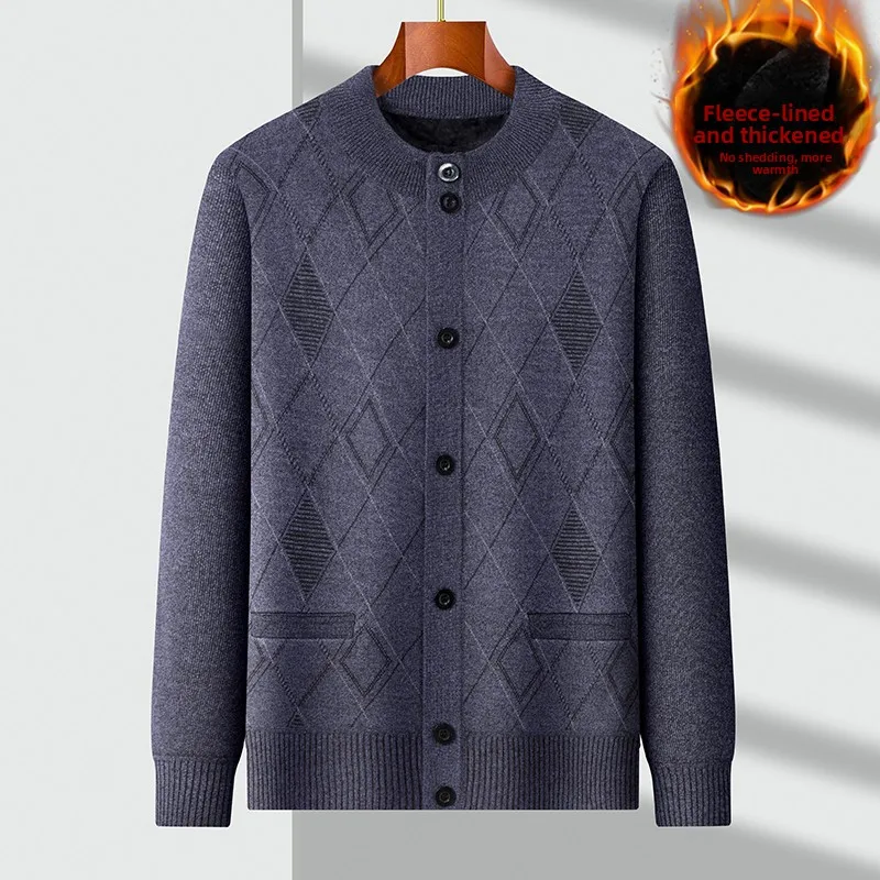 Утепленный вязаный кардиган на флисовой подкладке для мужчин среднего возраста, теплый свитер с открытым передом, повседневный деловой стиль, ромбовидный узор, круглый вырез
Утепленный вязаный кардиган на флисовой подкладке для мужчин среднего возраста, теплый свитер с открытым передом, повседневный деловой стиль, ромбовидный узор, круглый вырез