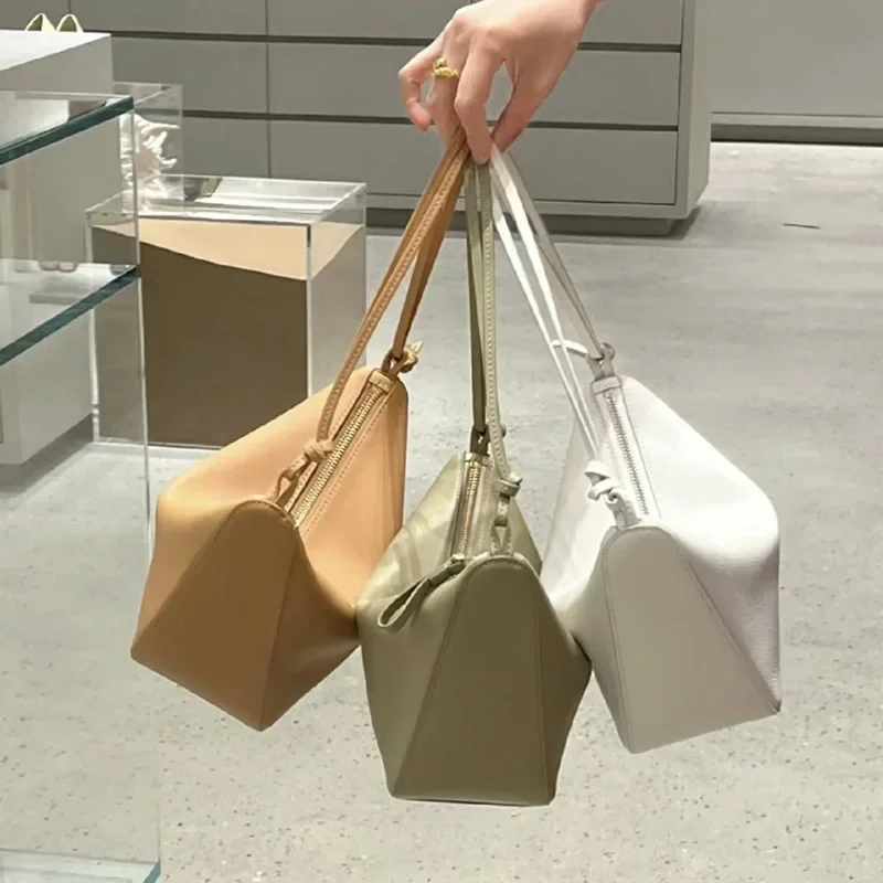 Female Retro Soft Cowhide Classic Handbags Women's Cow Split Leather Shoulder Bag Ladies Luxury Designer Underarm Hobos Bags New
Female Retro Soft Cowhide Classic Handbags Women's Cow Split Leather Shoulder Bag Ladies Luxury Designer Underarm Hobos Bags New