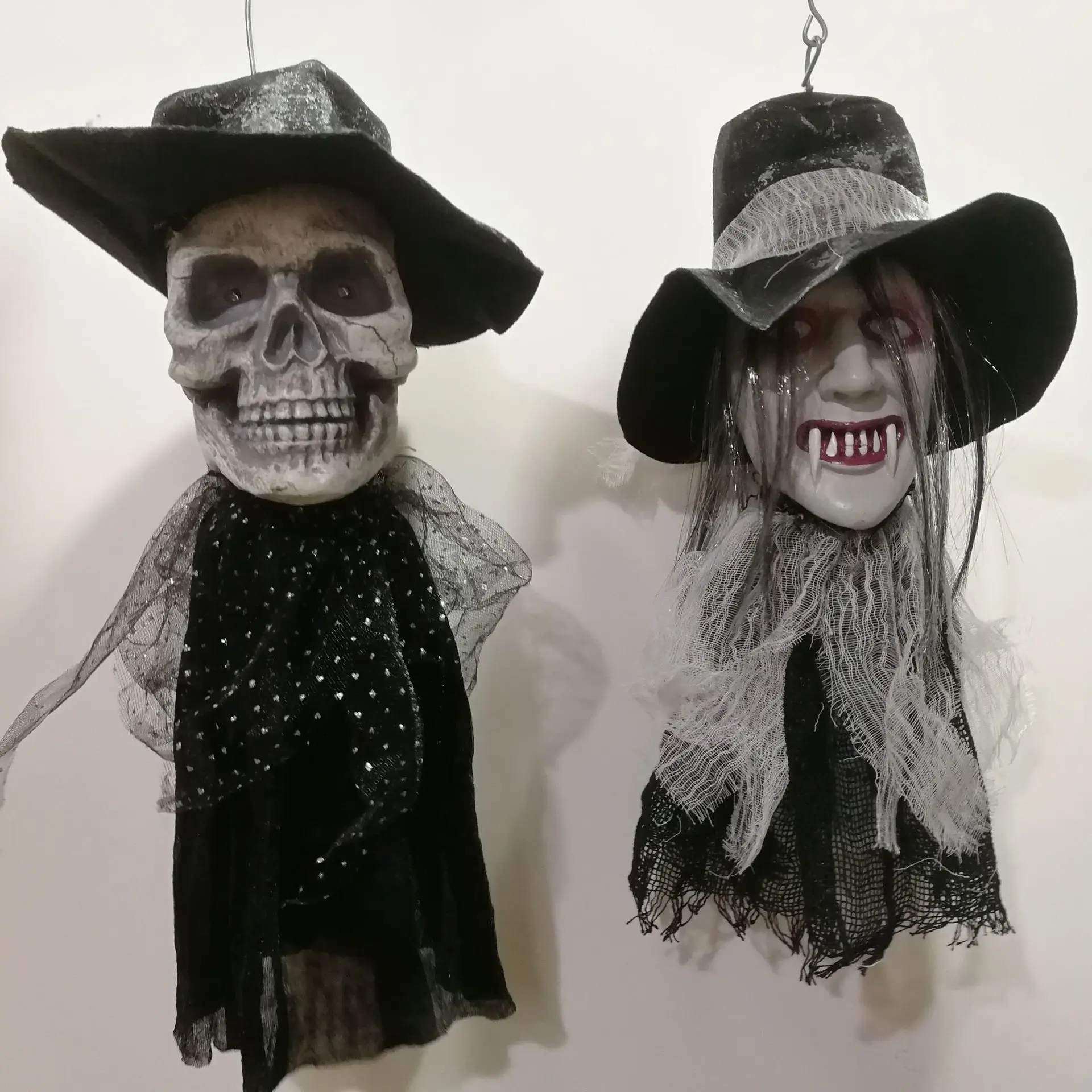 Halloween new electric turn head luminous horror atmosphere props bar haunted house secret room decoration
Halloween new electric turn head luminous horror atmosphere props bar haunted house secret room decoration