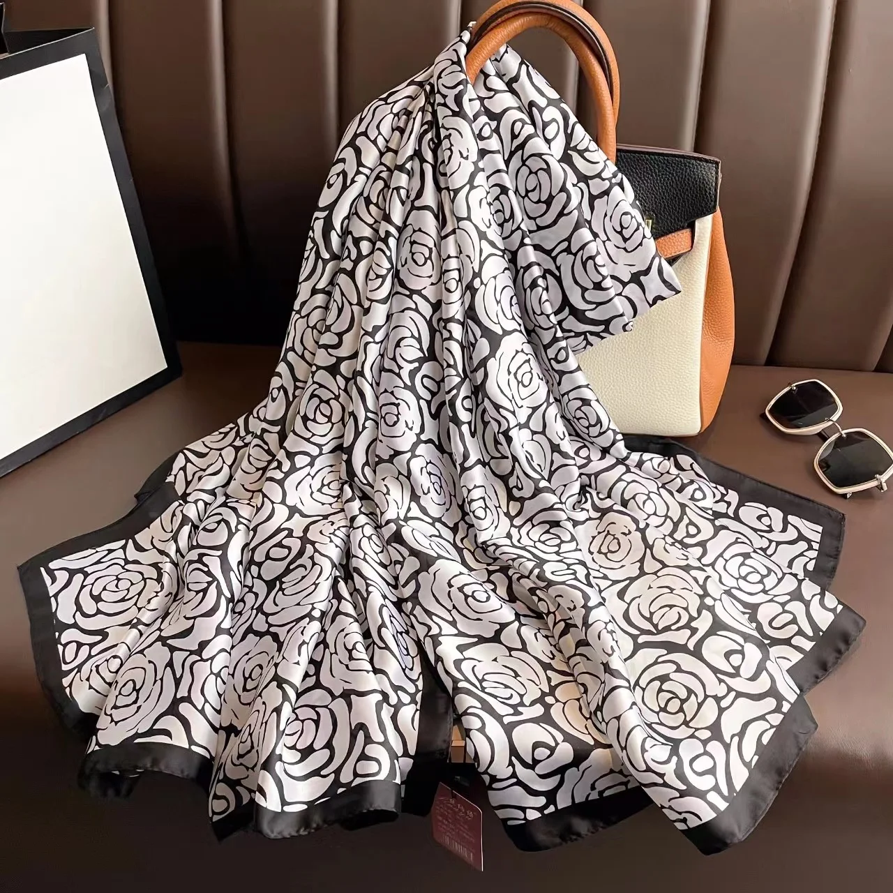 180*90cm Popular Kerchief Sunscreen Beach Towel Fashion High-Grade Shawl Female Satin Silk Scarf Summer Print Bandanna muffler
180*90cm Popular Kerchief Sunscreen Beach Towel Fashion High-Grade Shawl Female Satin Silk Scarf Summer Print Bandanna muffler