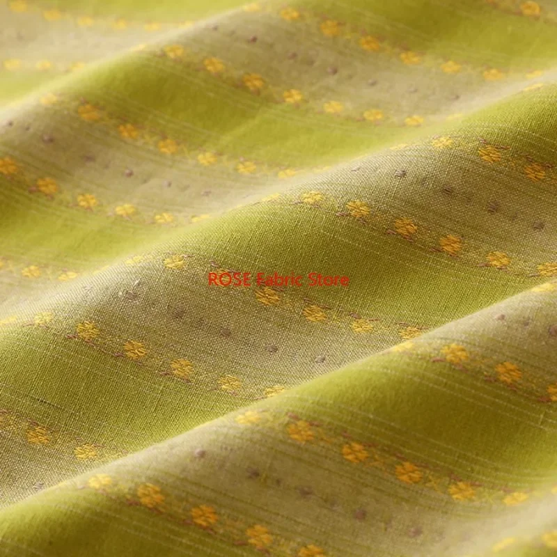 Винтажная тканая жаккардовая ткань ручной работы из чистого хлопка с рваными цветами в полоску для рубашек, платьев, детской одежды, шитья одежды
Винтажная тканая жаккардовая ткань ручной работы из чистого хлопка с рваными цветами в полоску для рубашек, платьев, детской одежды, шитья одежды